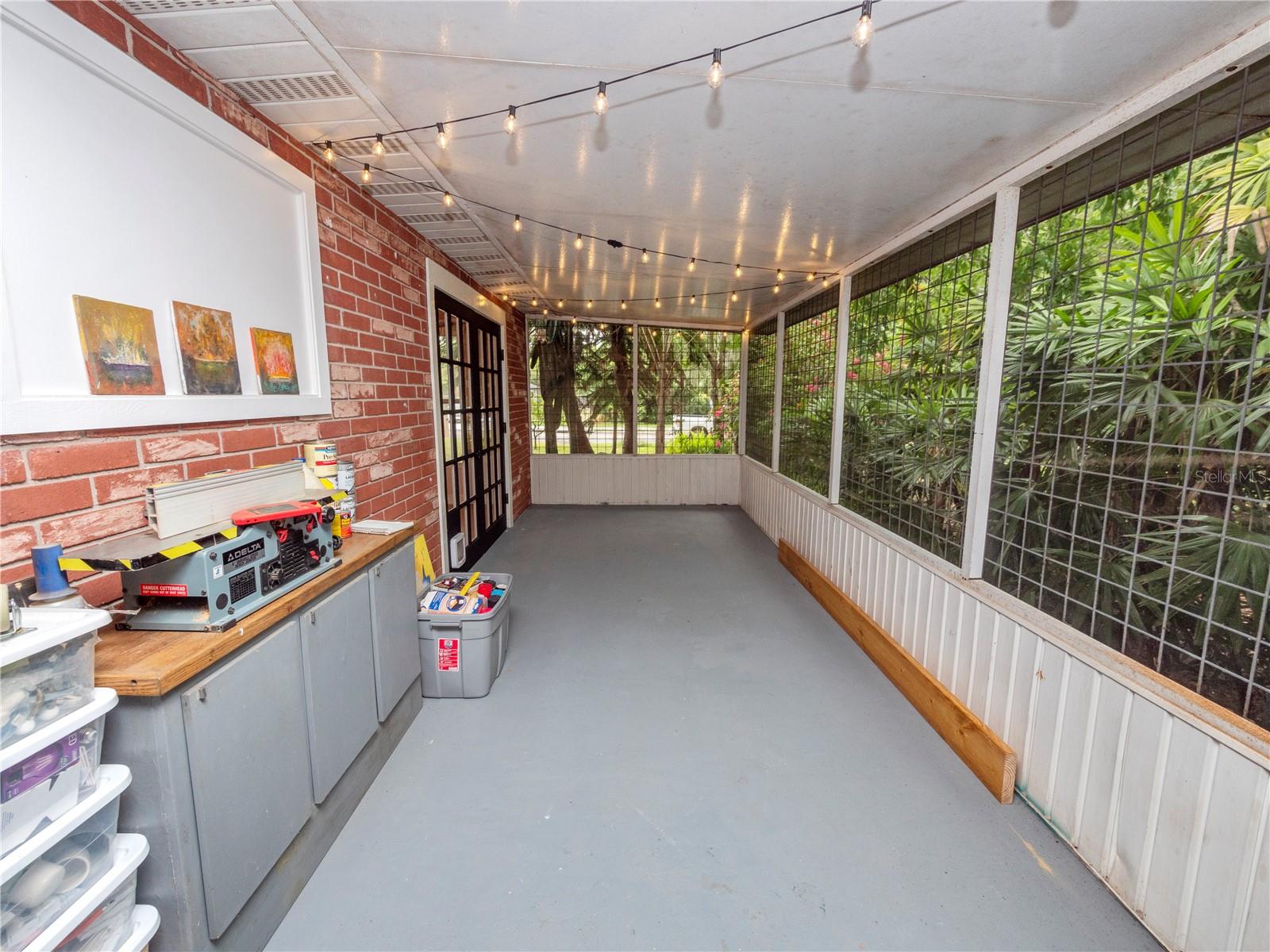 921 E BELLA VISTA ST