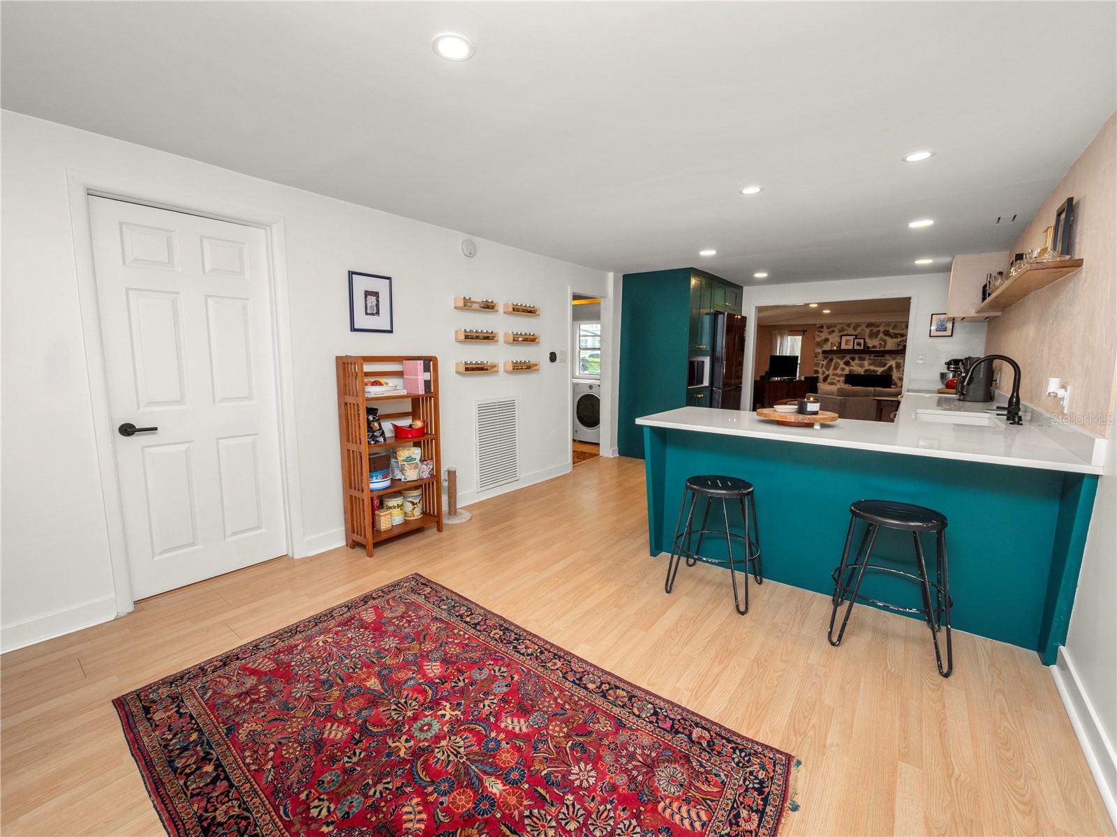 921 E BELLA VISTA ST