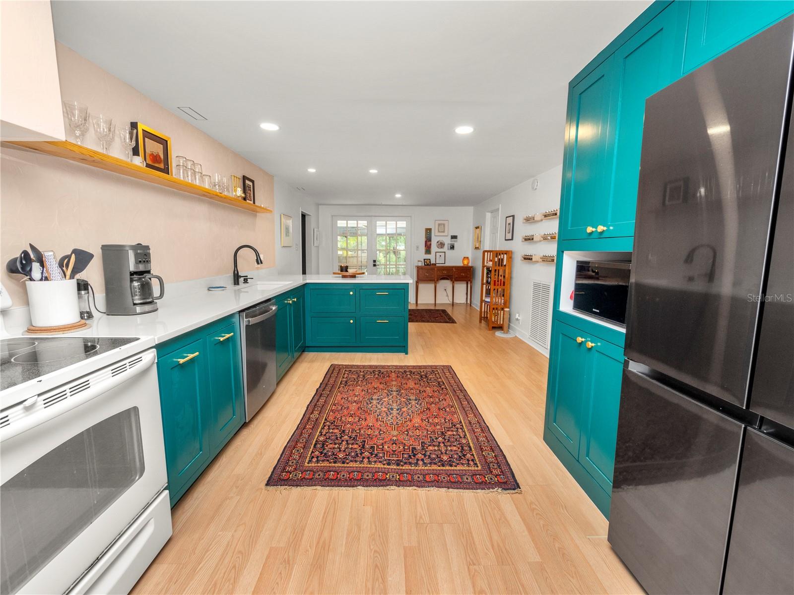 921 E BELLA VISTA ST