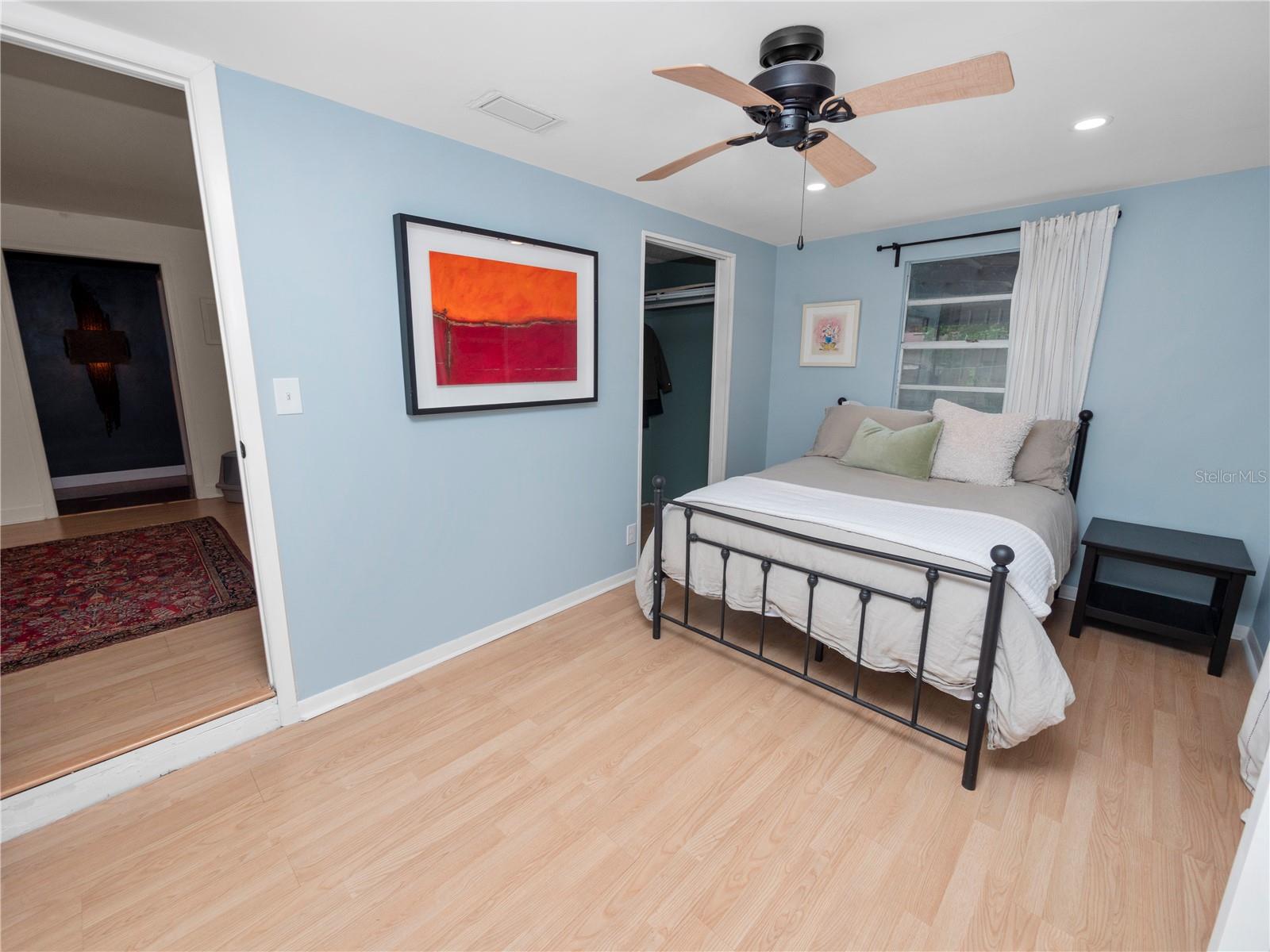 921 E BELLA VISTA ST