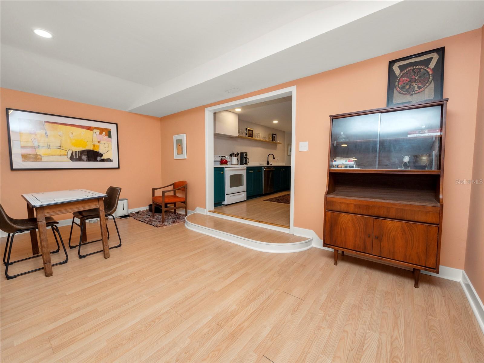 921 E BELLA VISTA ST