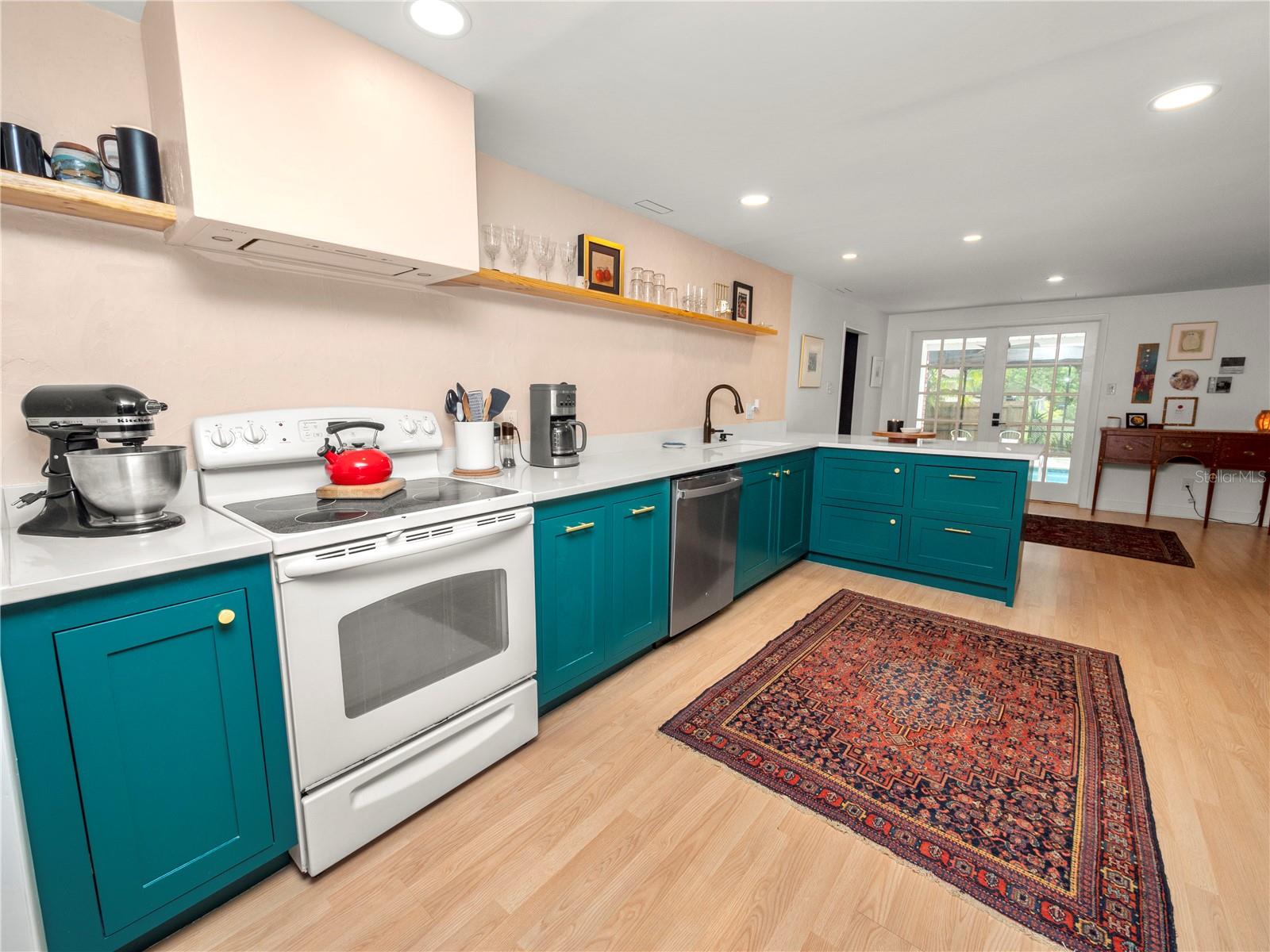 921 E BELLA VISTA ST