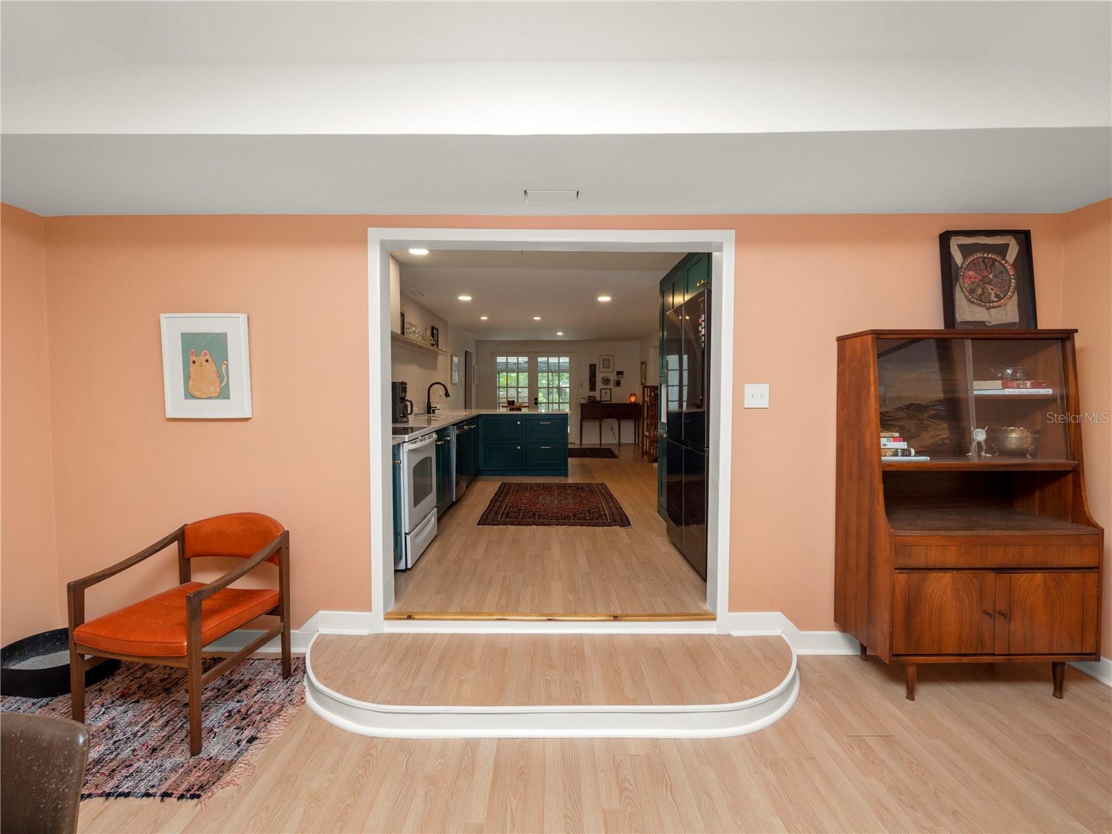 921 E BELLA VISTA ST