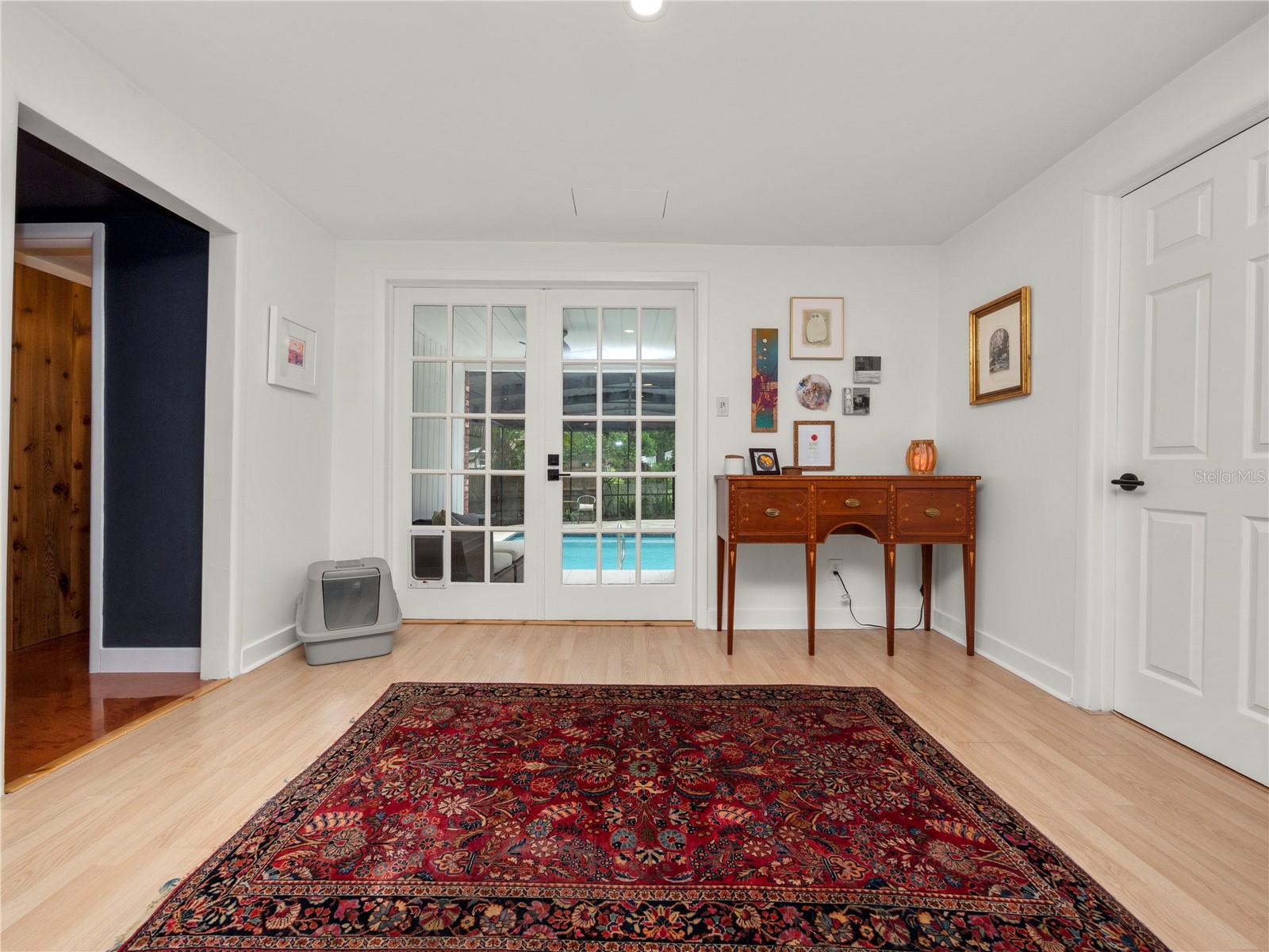 921 E BELLA VISTA ST