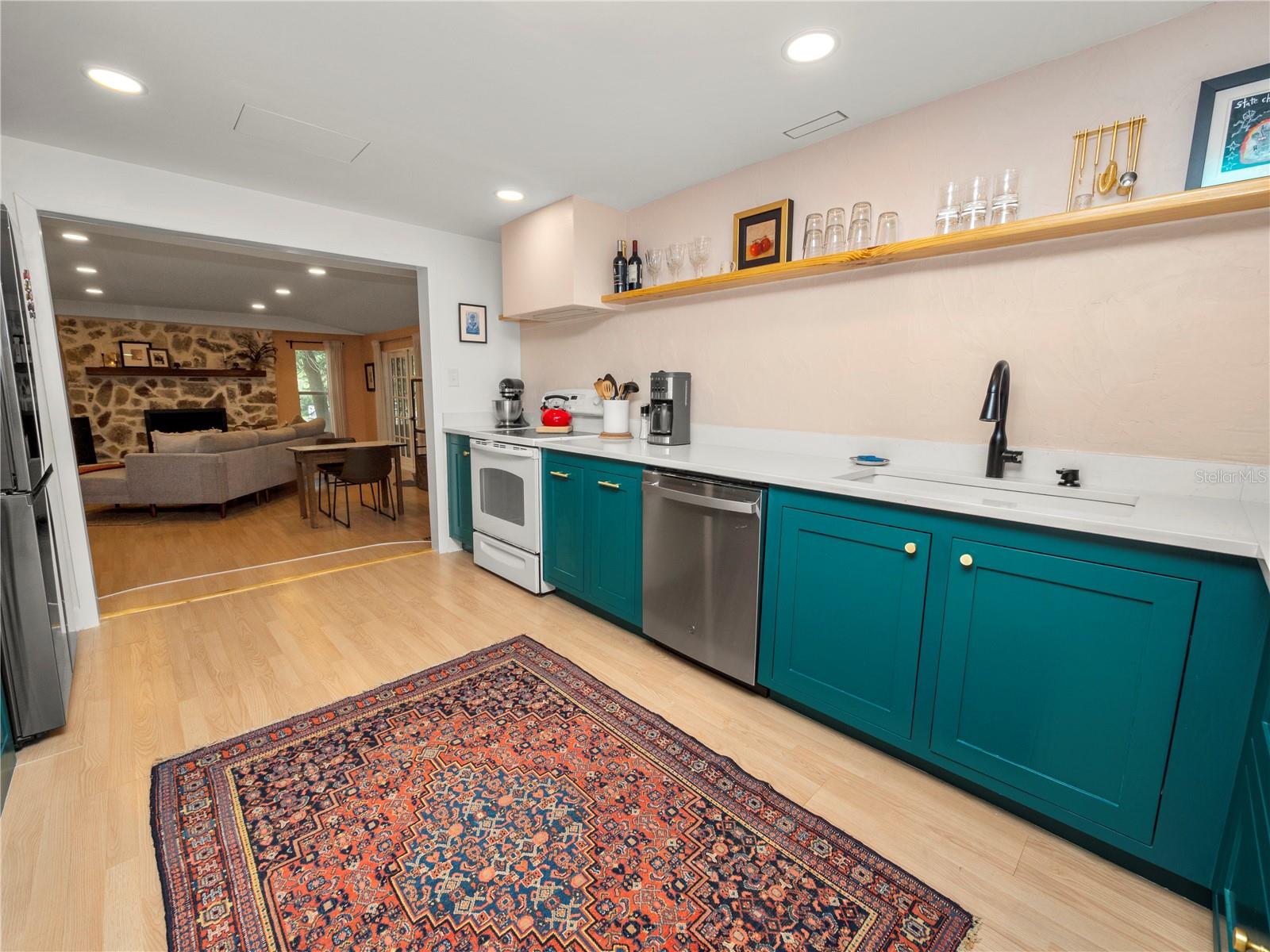 921 E BELLA VISTA ST