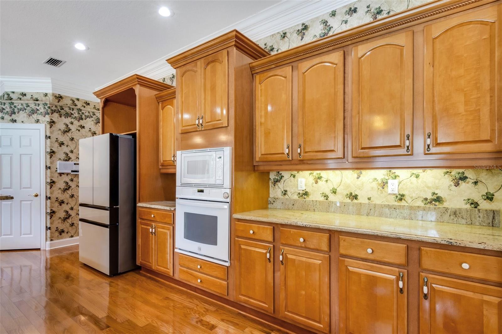 1083 LAKE DEESON WOODS LN