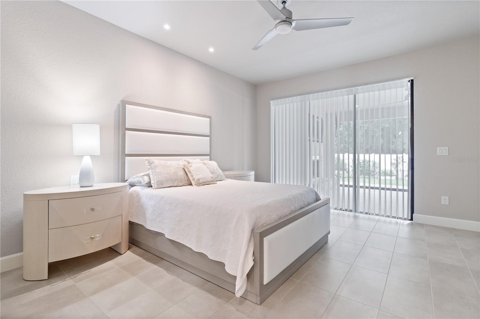 2261 COACHMAN LOOP