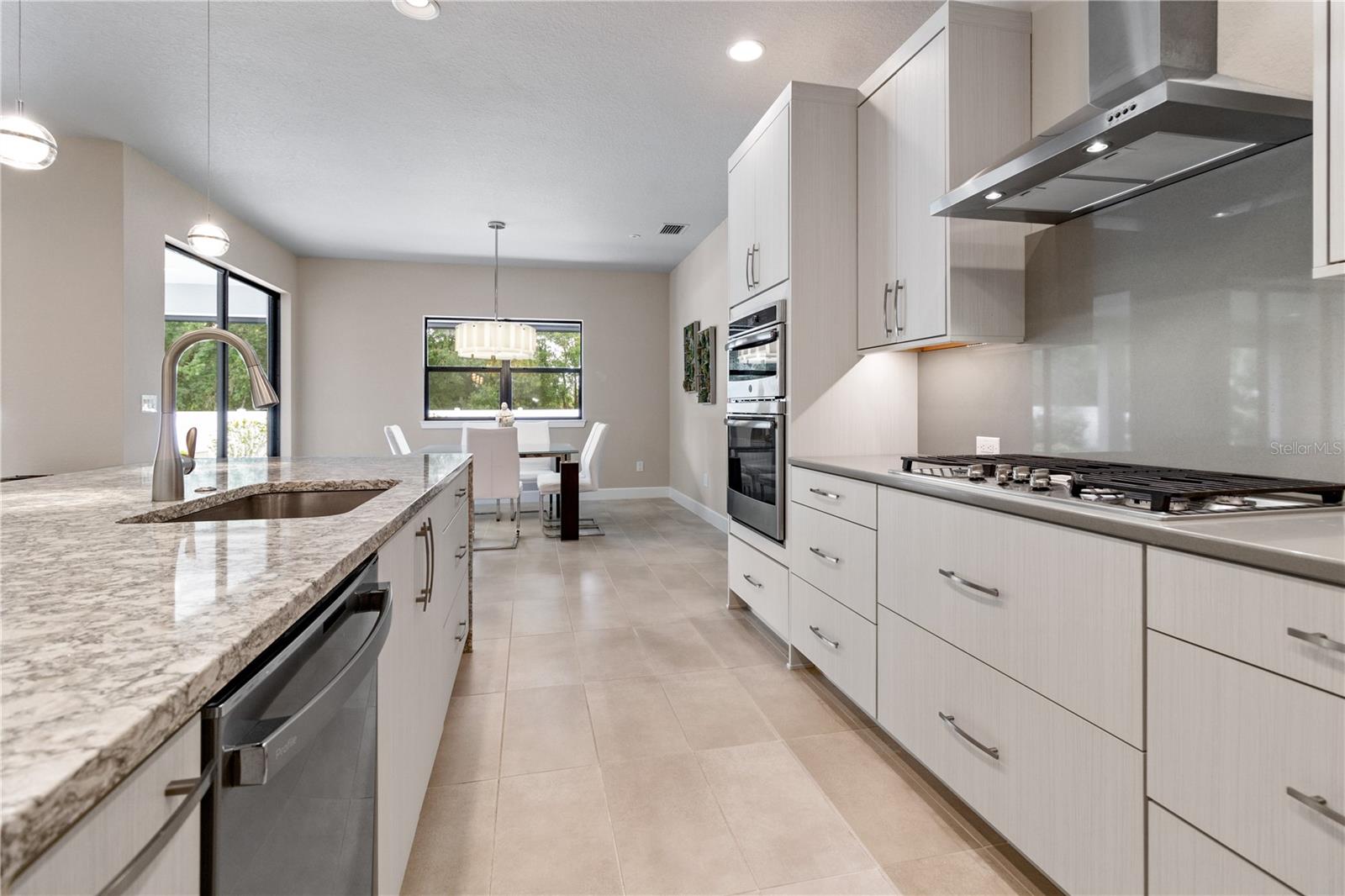 2261 COACHMAN LOOP