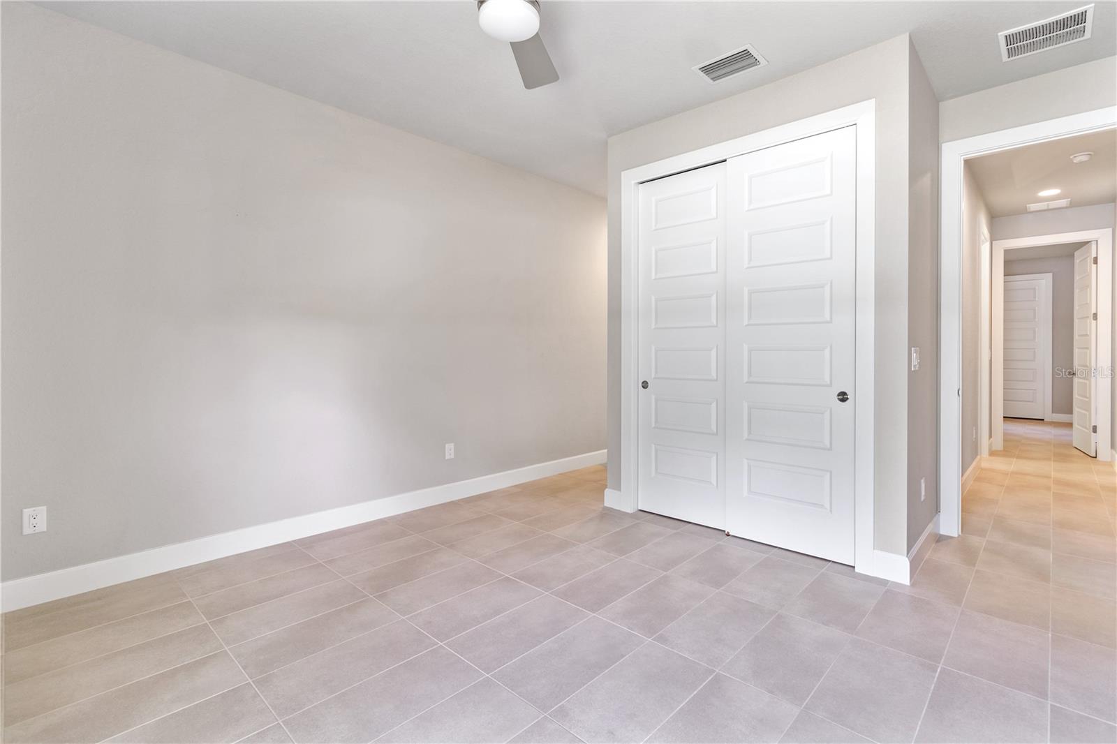 2261 COACHMAN LOOP