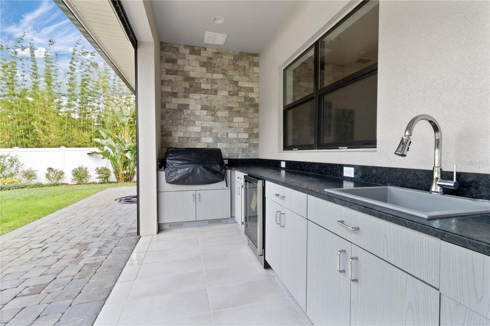 2261 COACHMAN LOOP