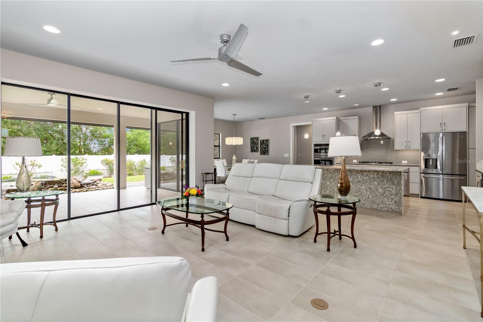 2261 COACHMAN LOOP
