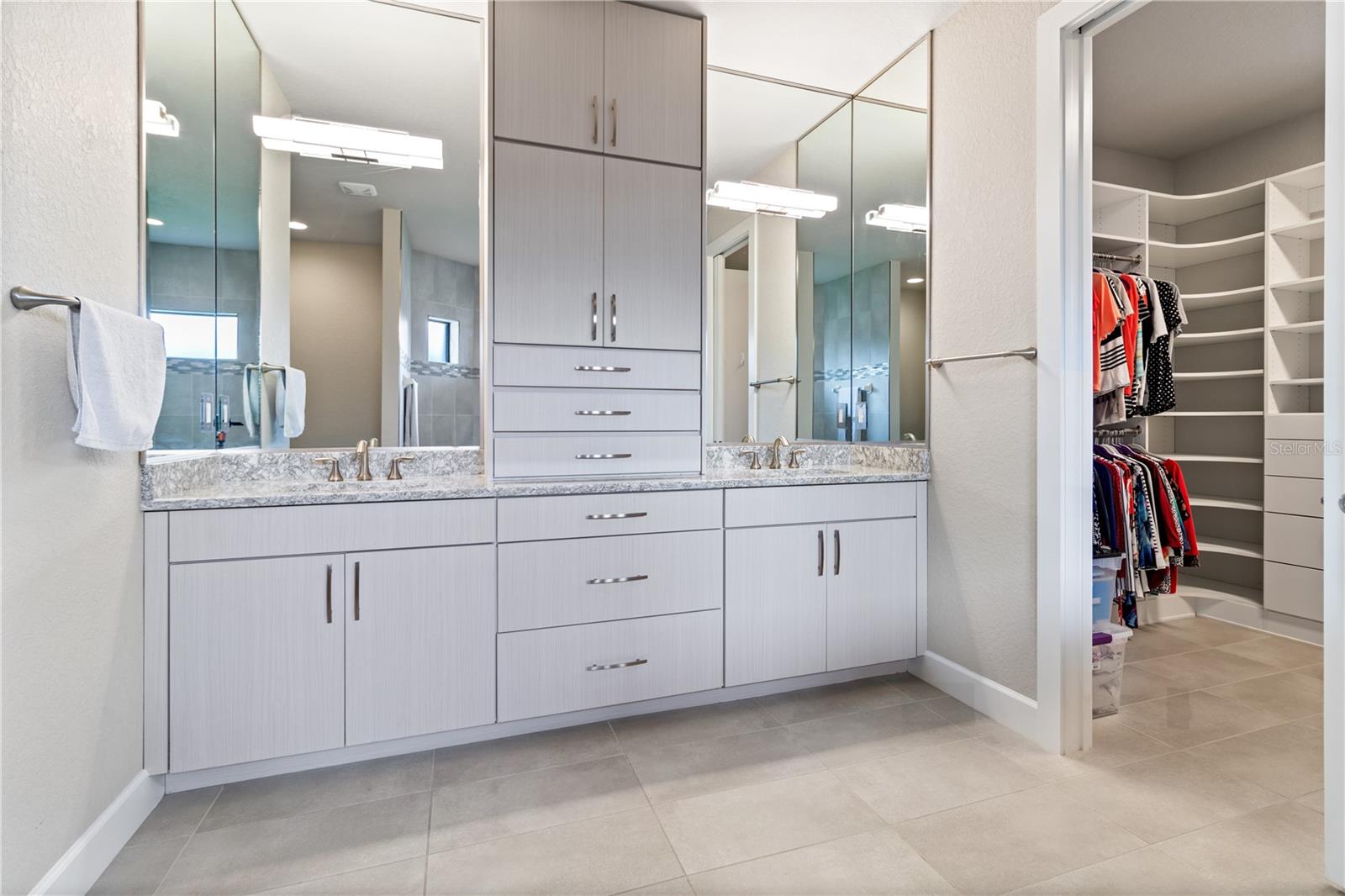 2261 COACHMAN LOOP