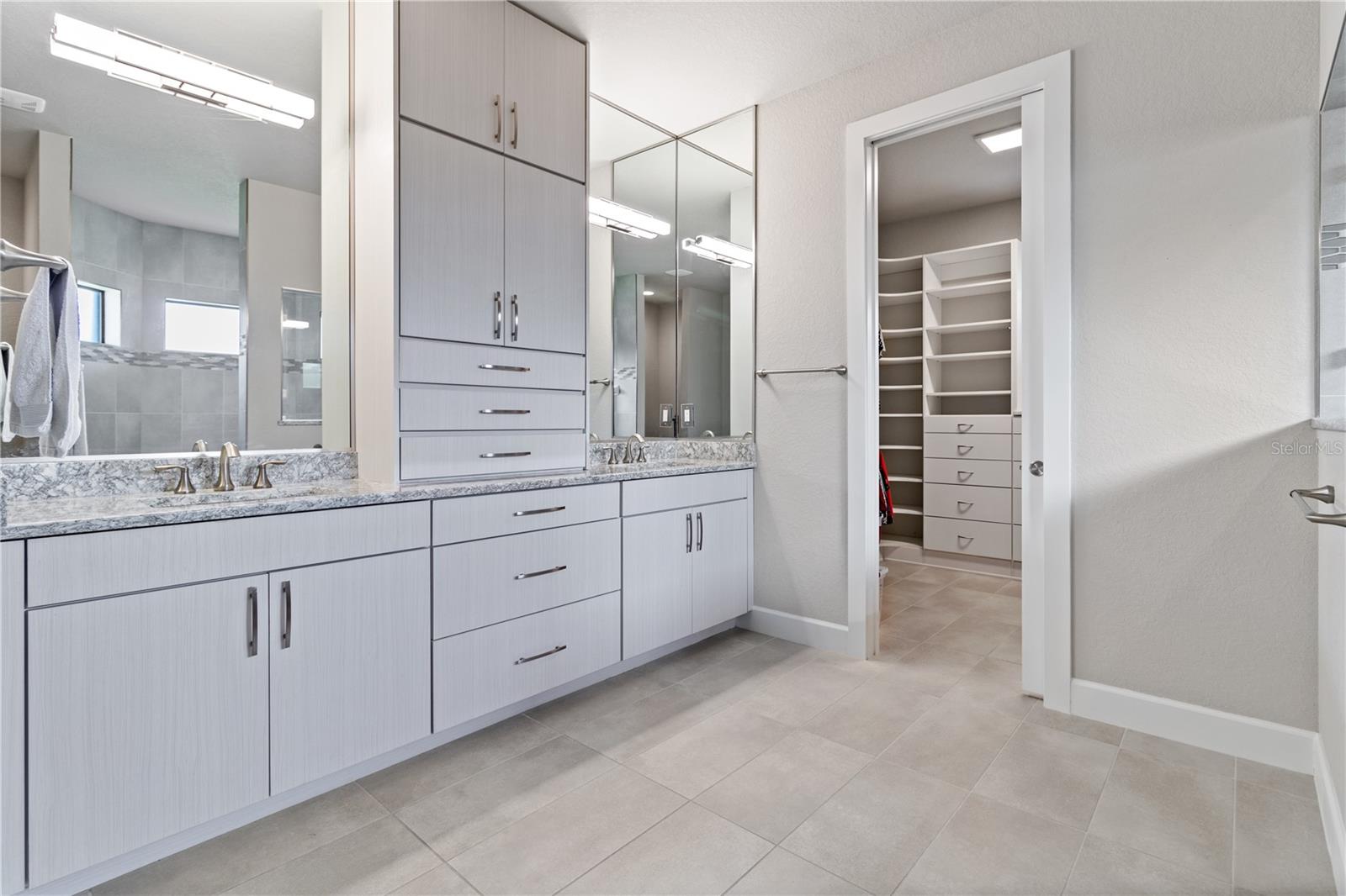 2261 COACHMAN LOOP