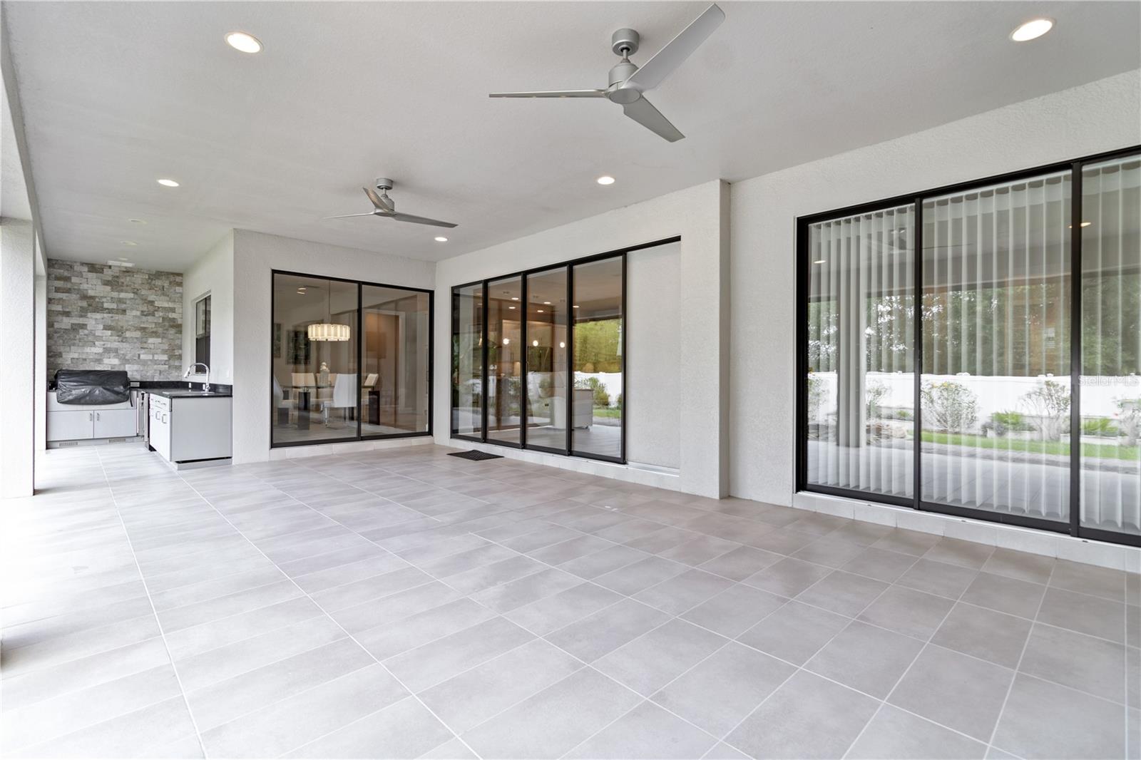 2261 COACHMAN LOOP