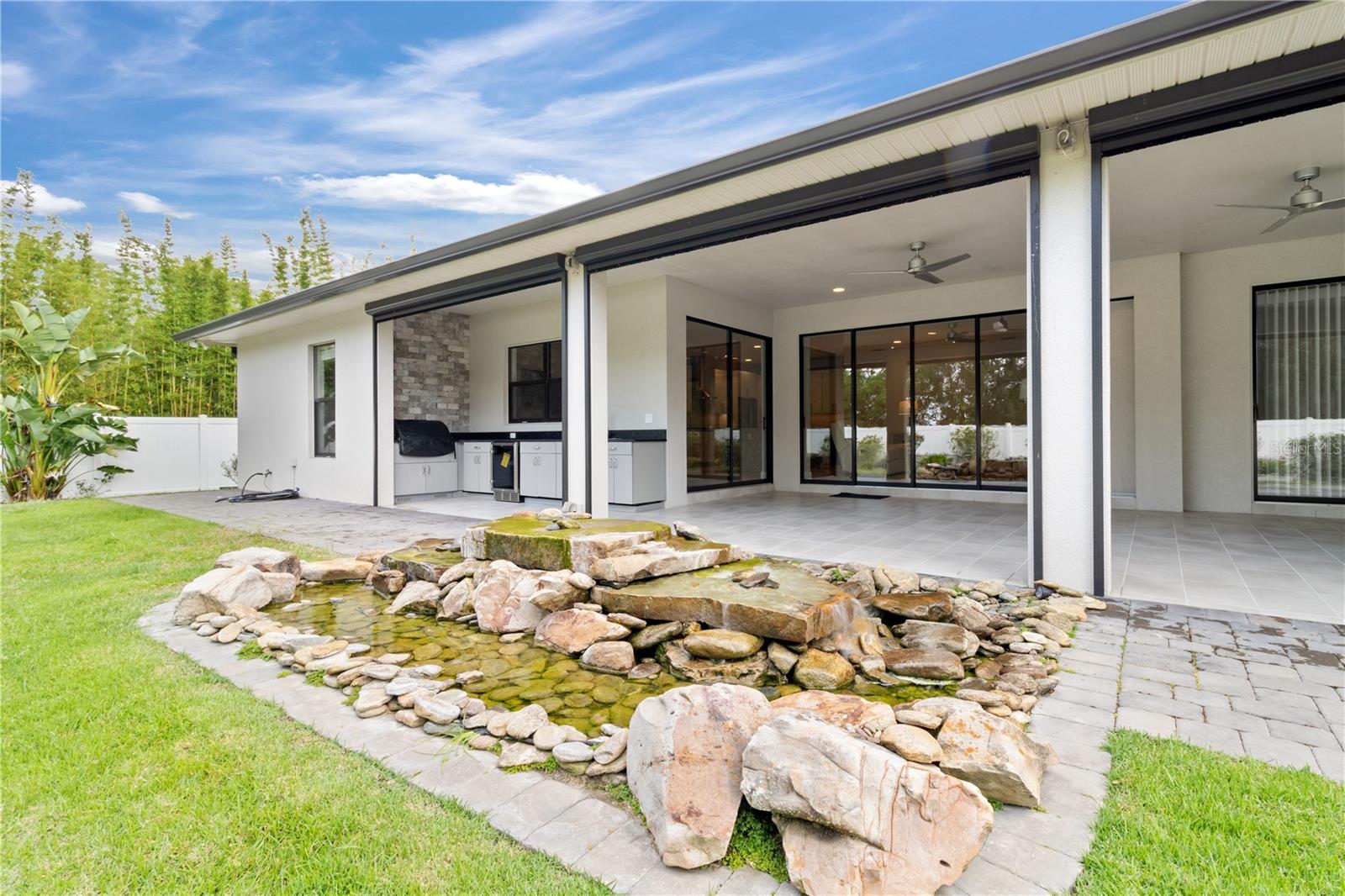 2261 COACHMAN LOOP