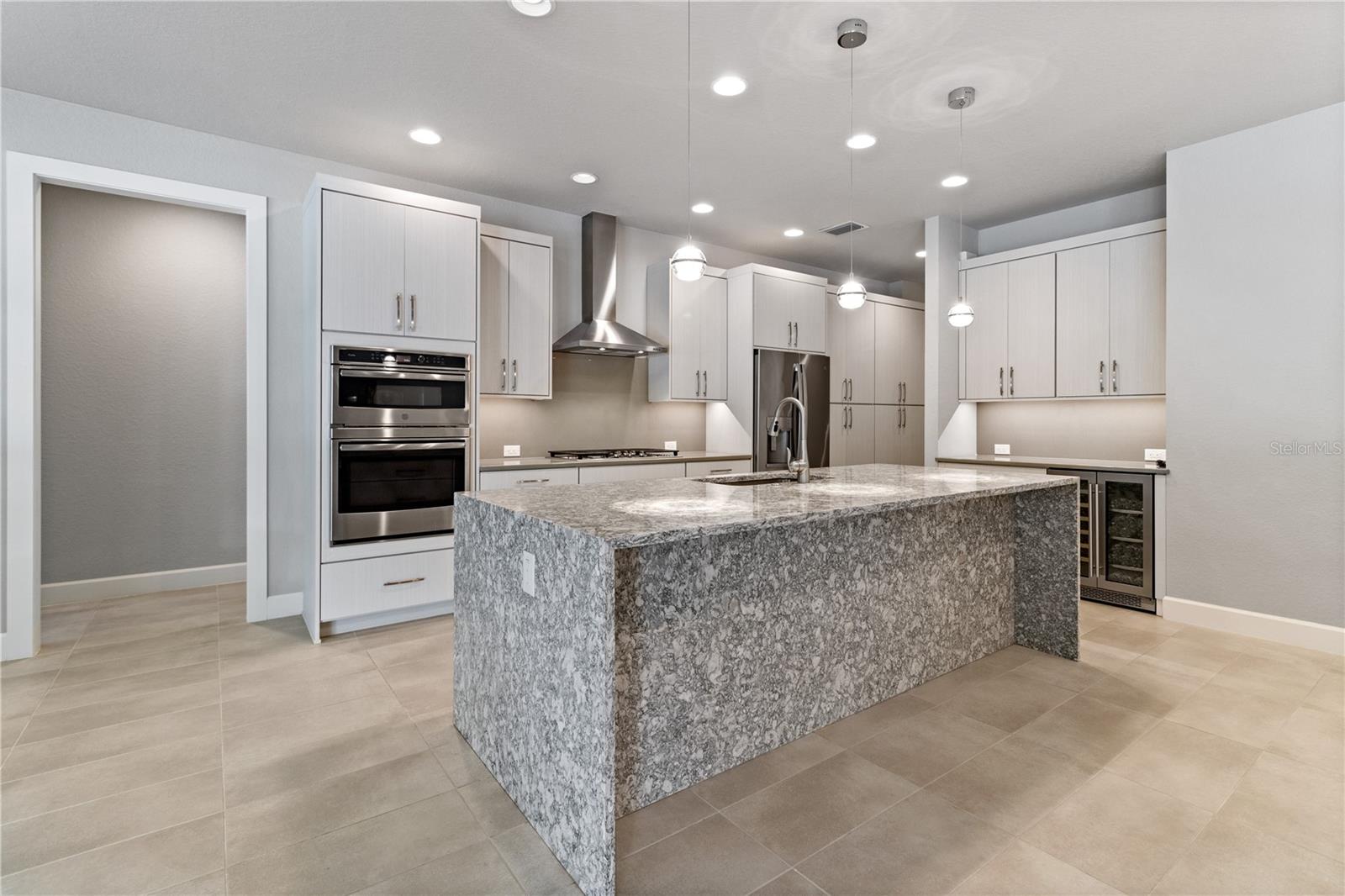 2261 COACHMAN LOOP