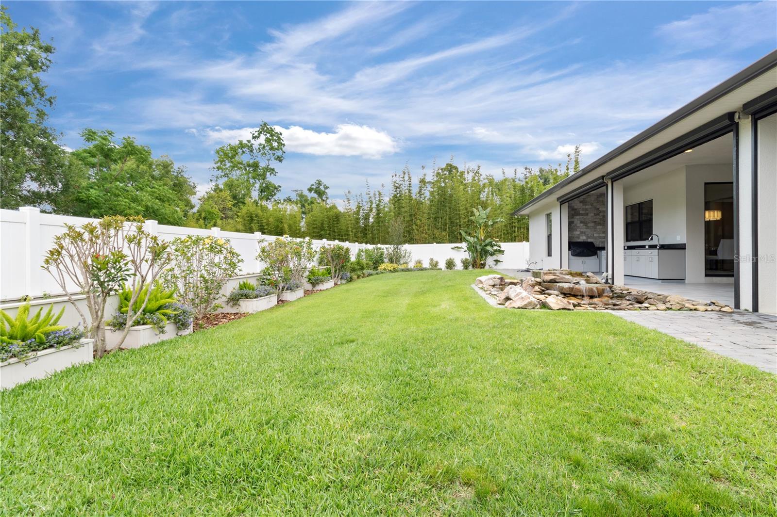 2261 COACHMAN LOOP