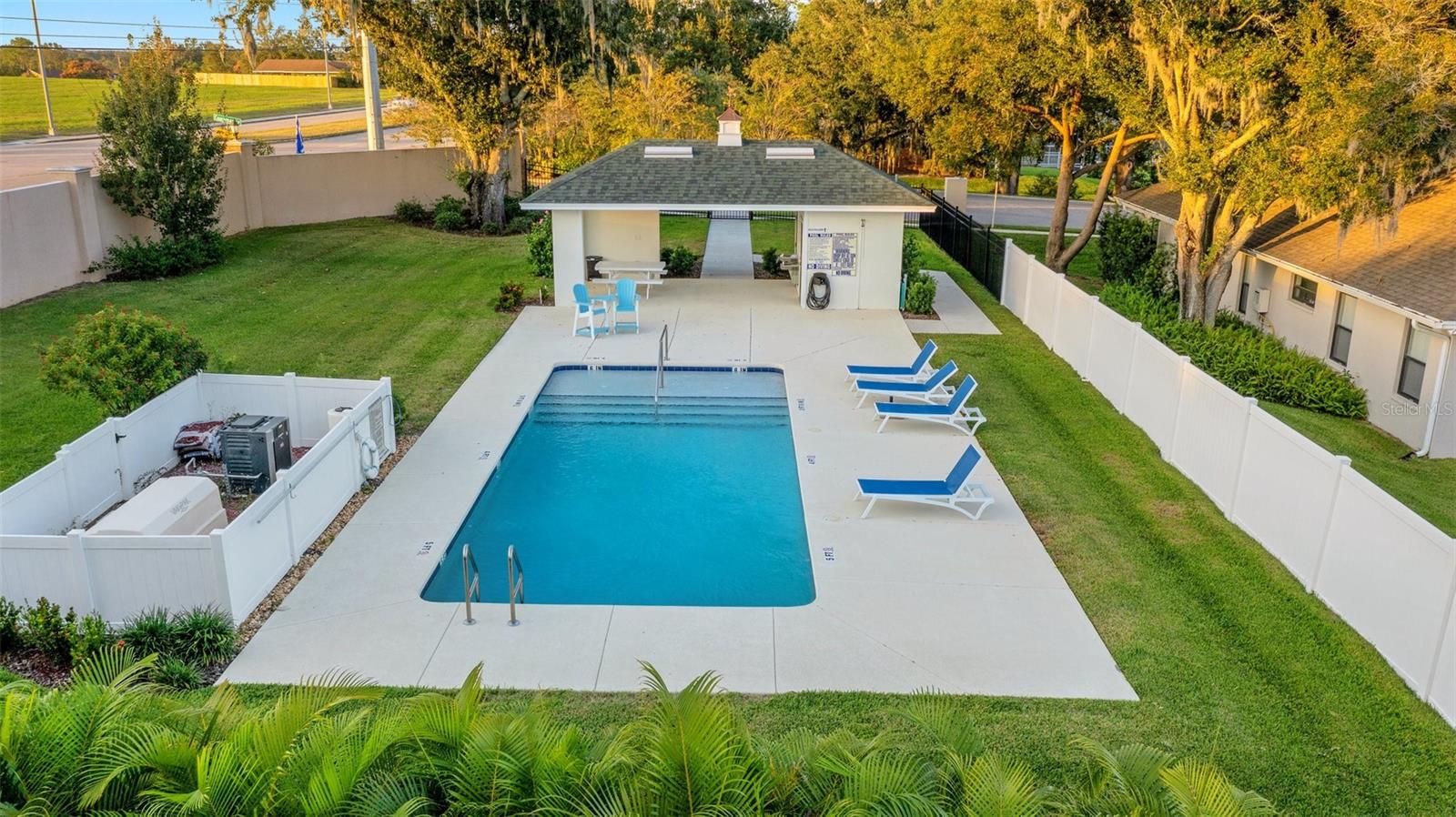 2261 COACHMAN LOOP