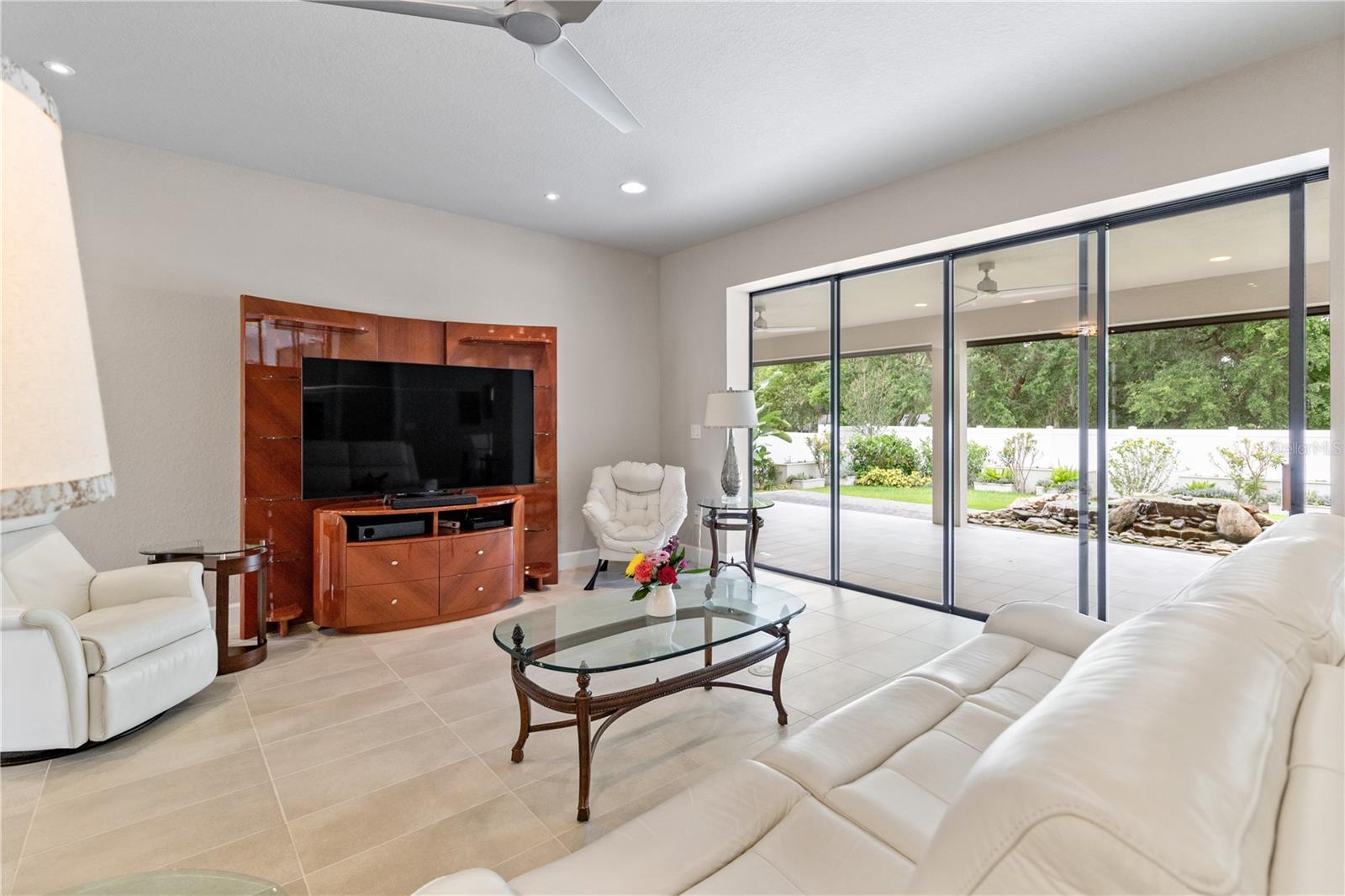 2261 COACHMAN LOOP