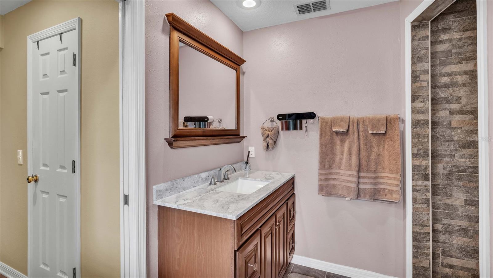 5966 LAKE VICTORIA DR