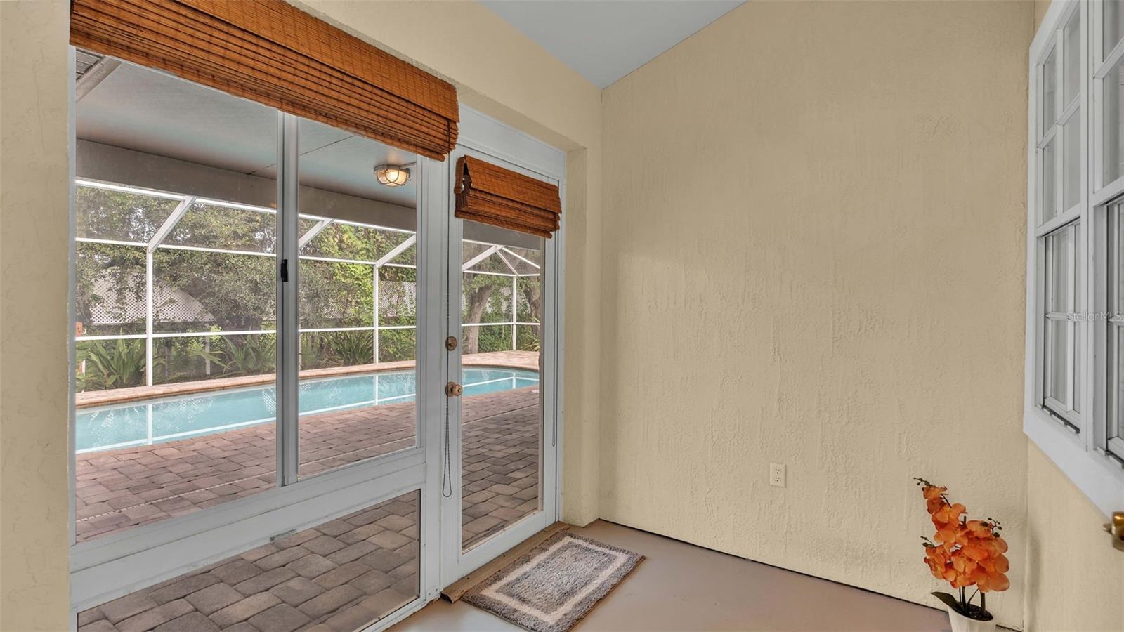 5966 LAKE VICTORIA DR