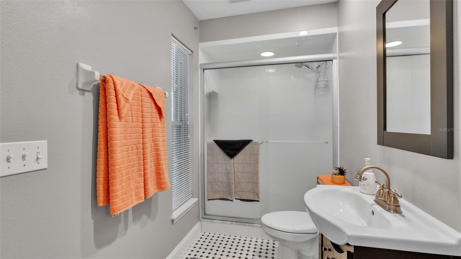 5966 LAKE VICTORIA DR