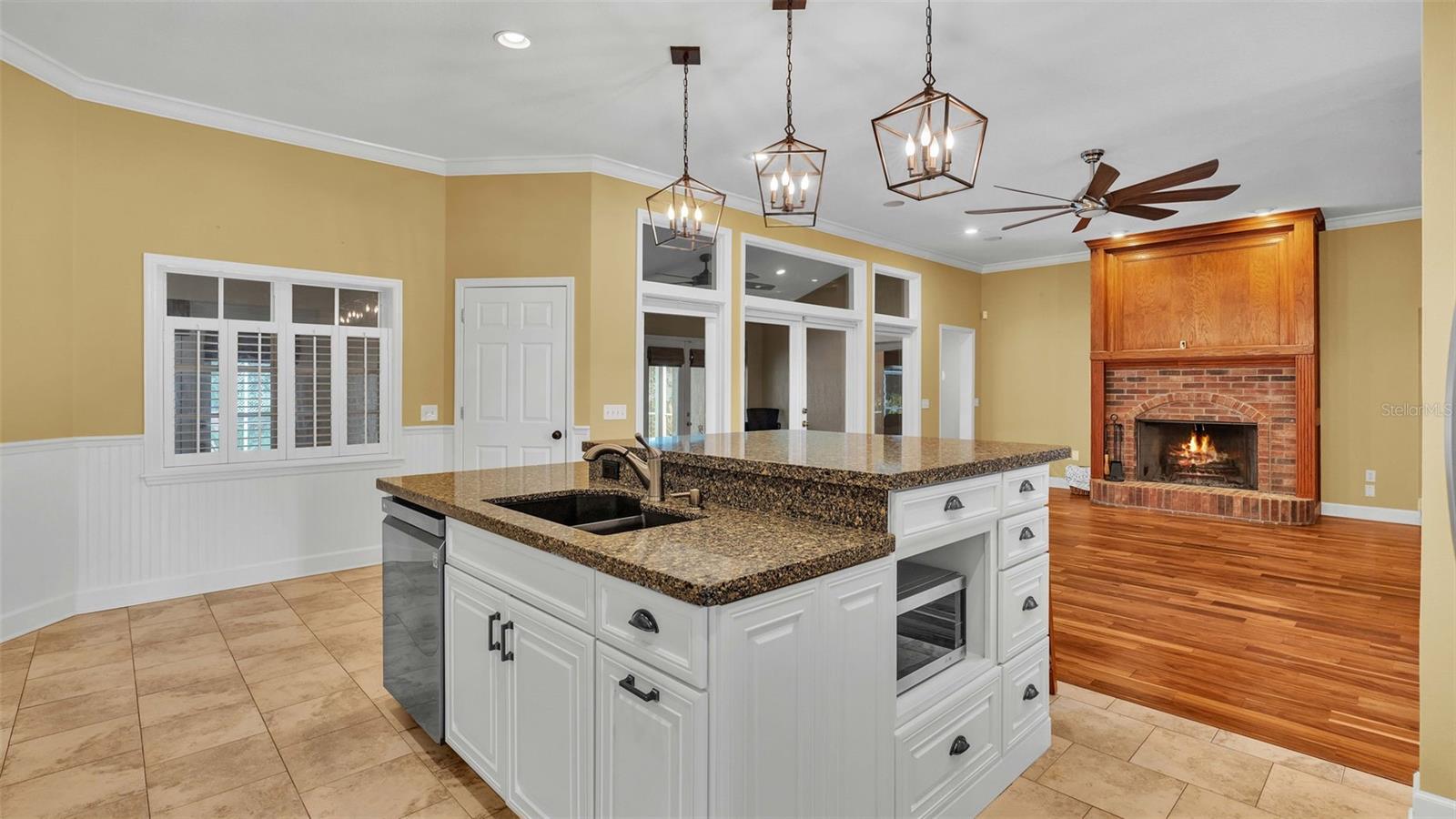 5966 LAKE VICTORIA DR