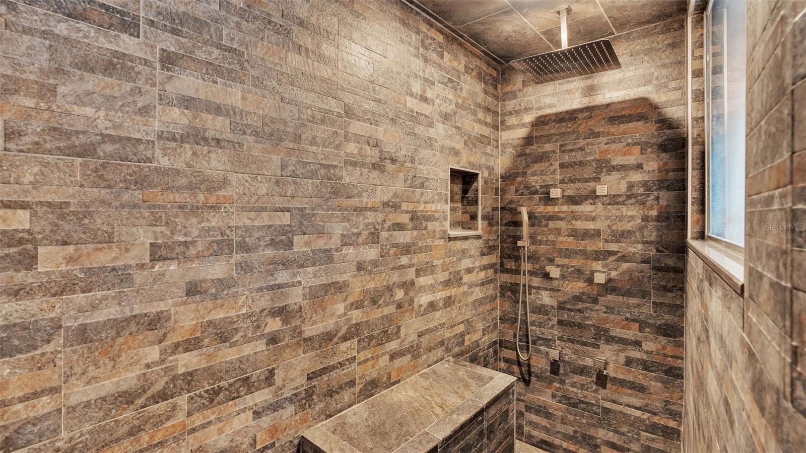 5966 LAKE VICTORIA DR