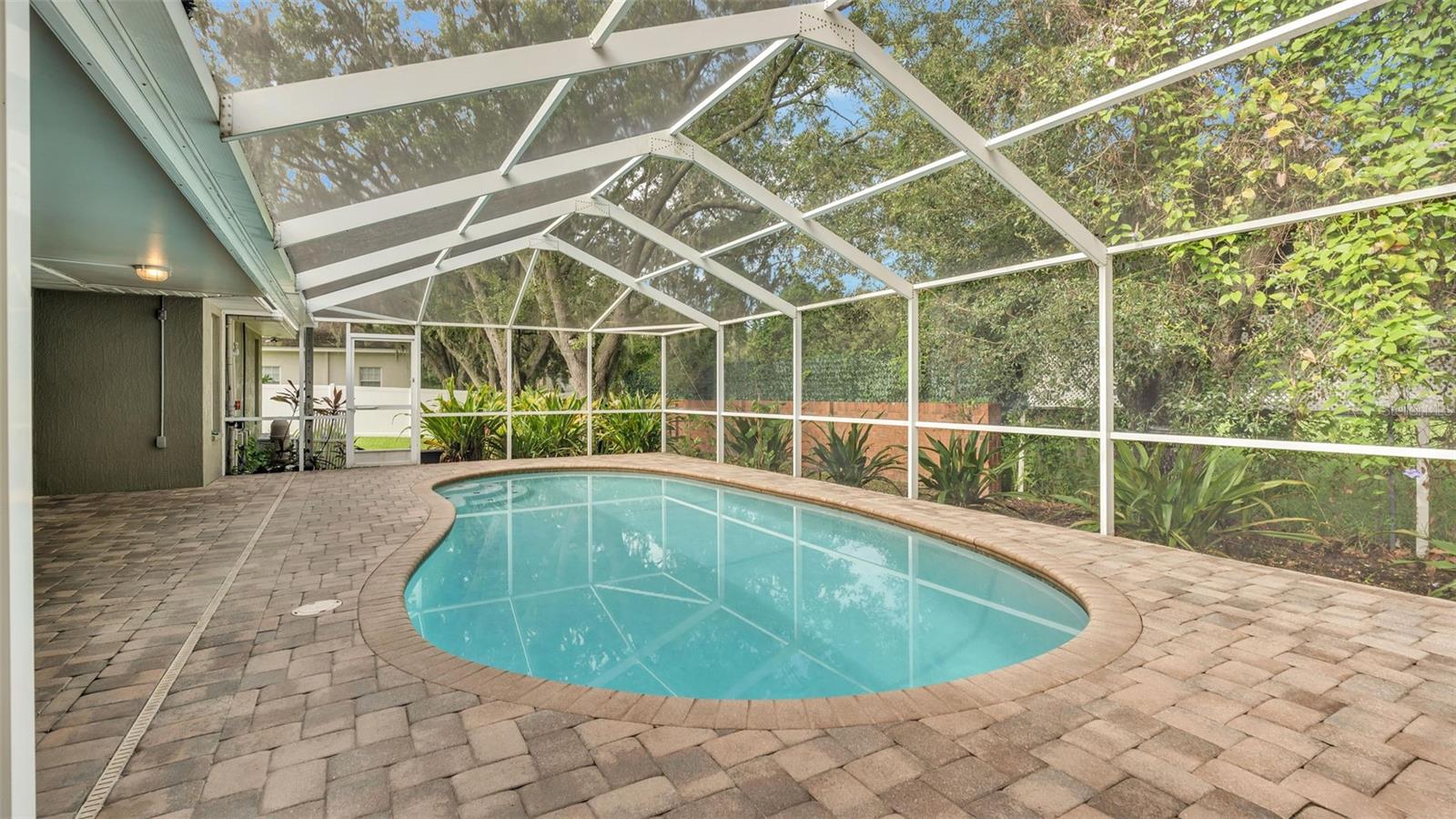 5966 LAKE VICTORIA DR