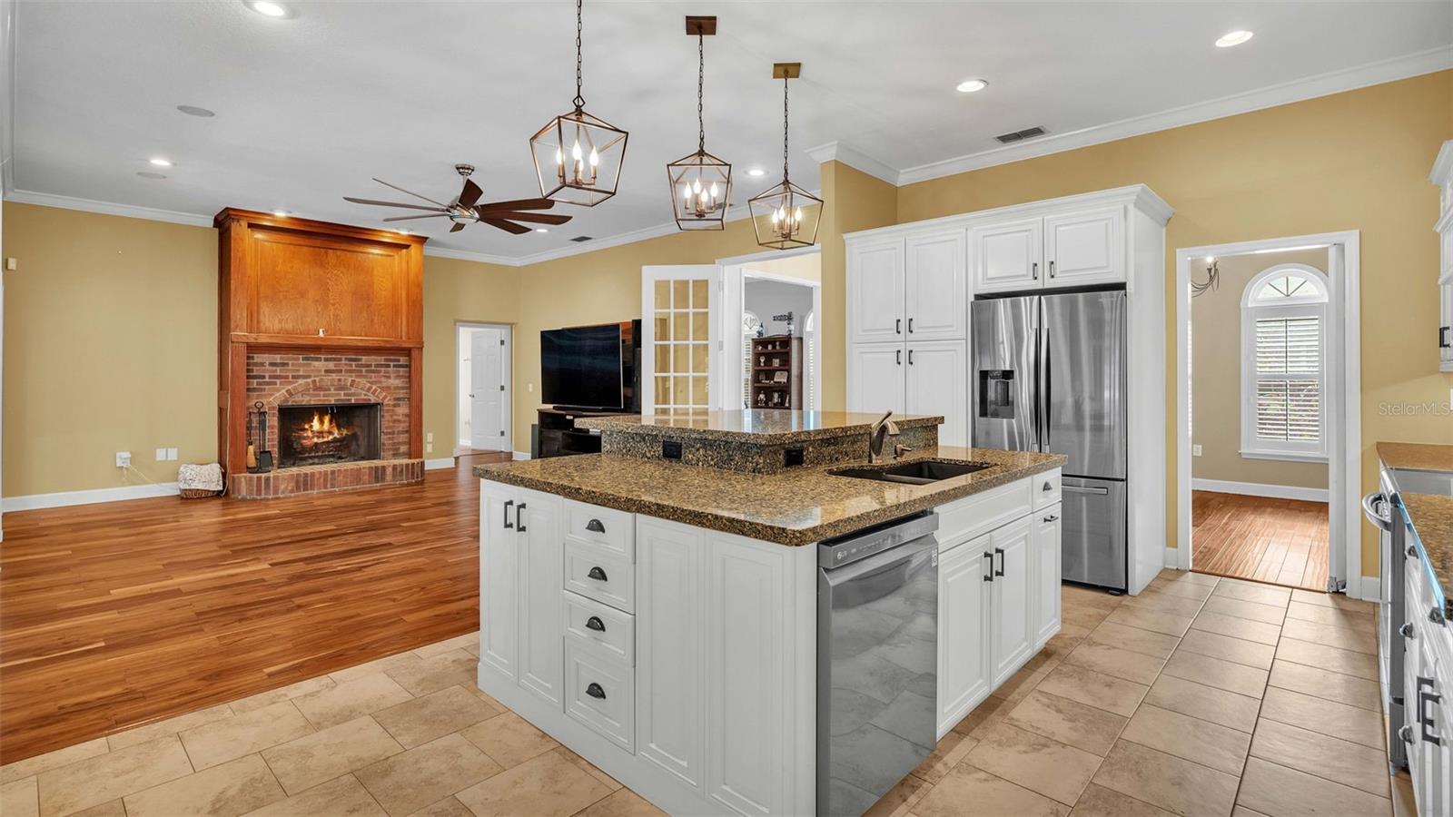 5966 LAKE VICTORIA DR