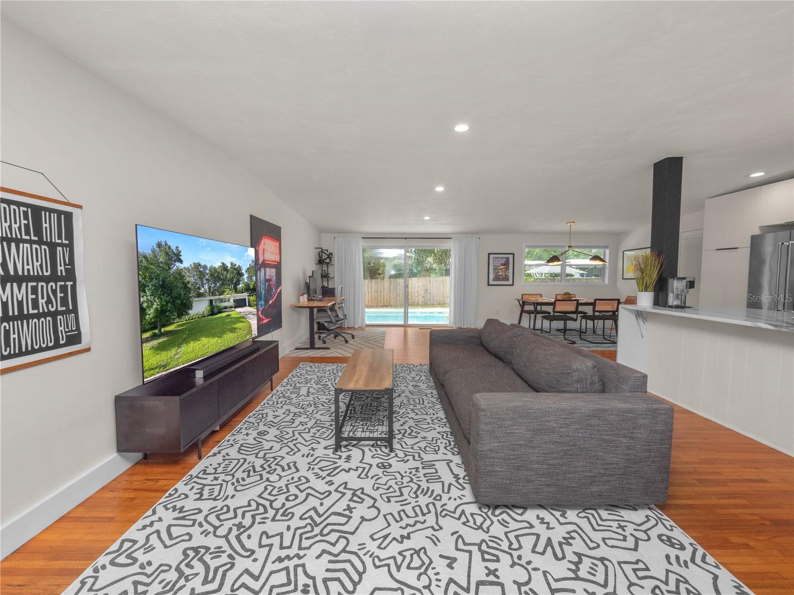 524 LOUISE DR