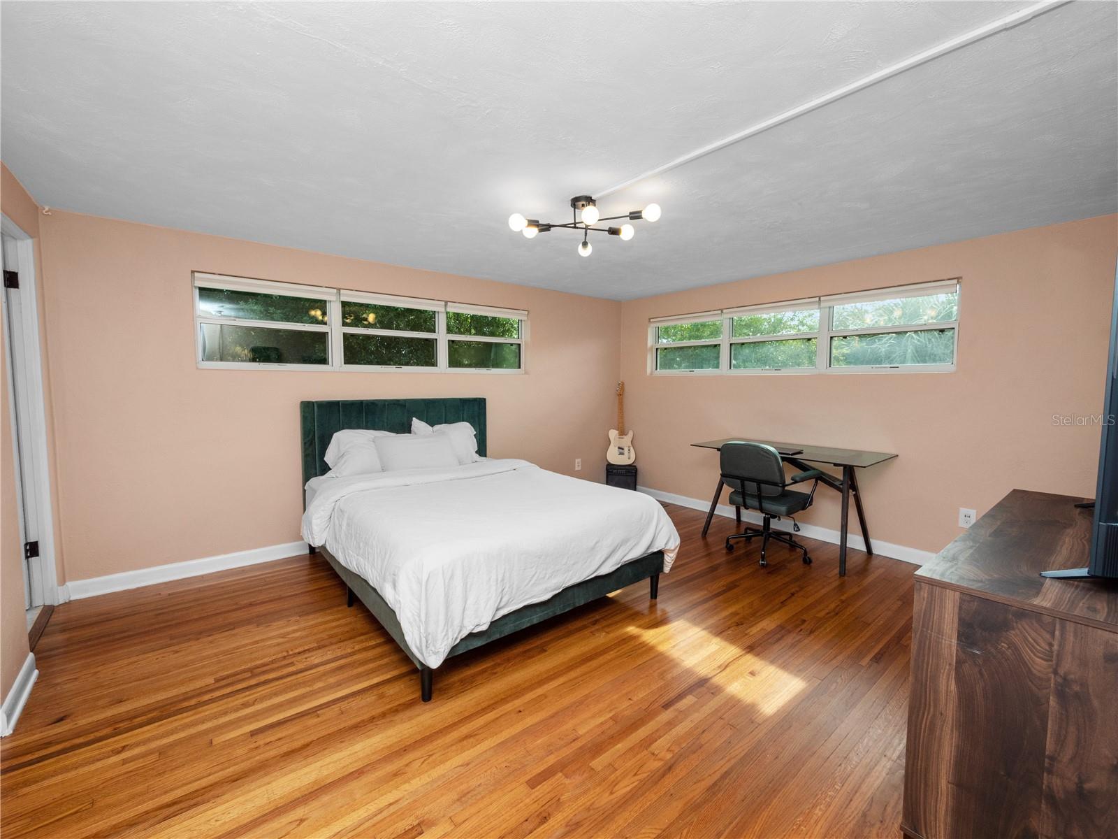 524 LOUISE DR