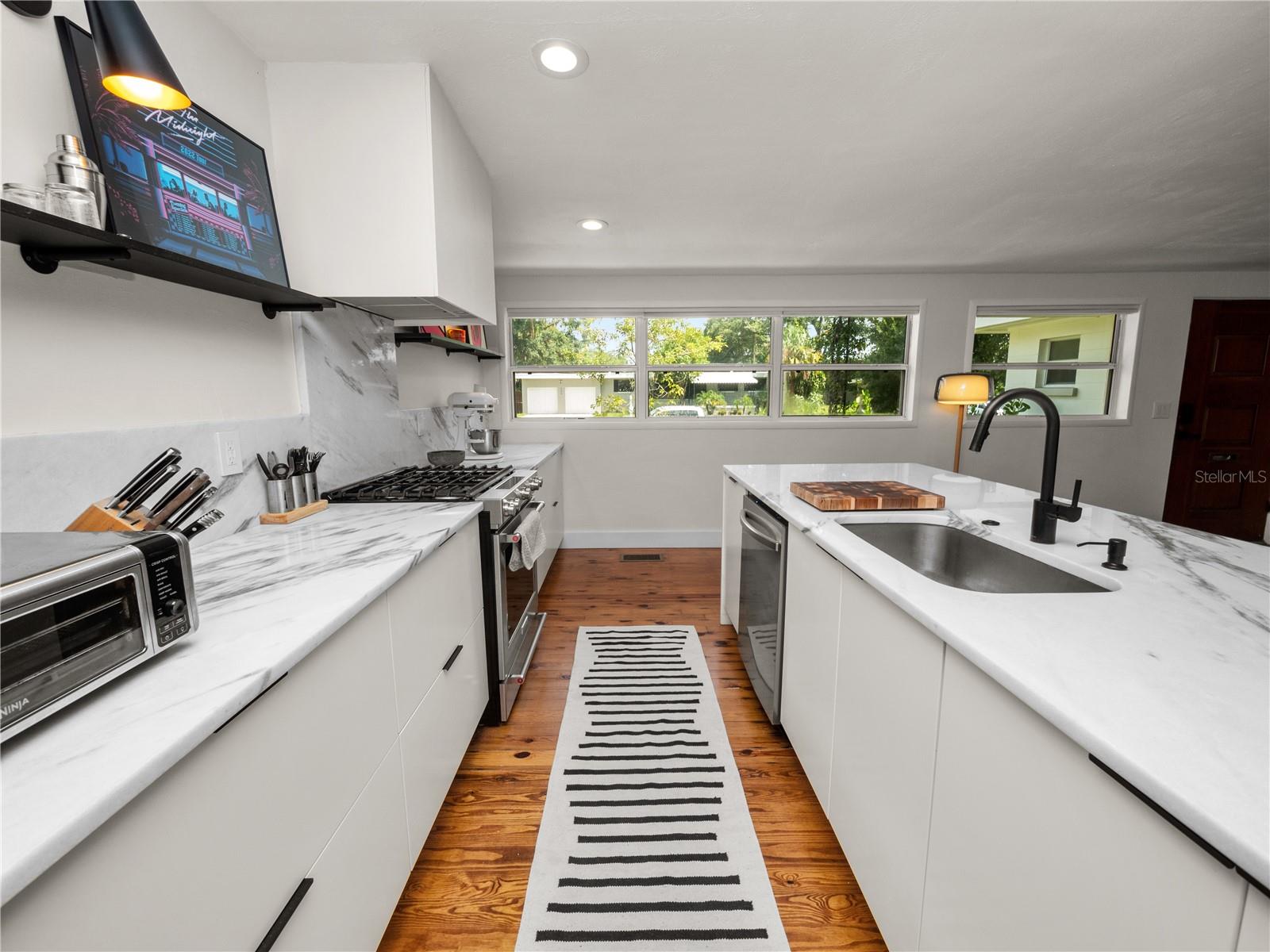 524 LOUISE DR