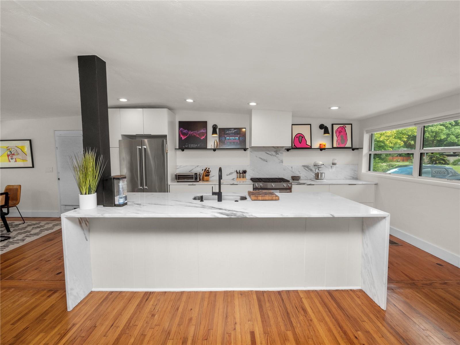 524 LOUISE DR