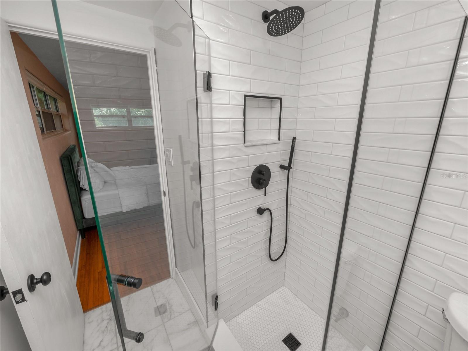 524 LOUISE DR