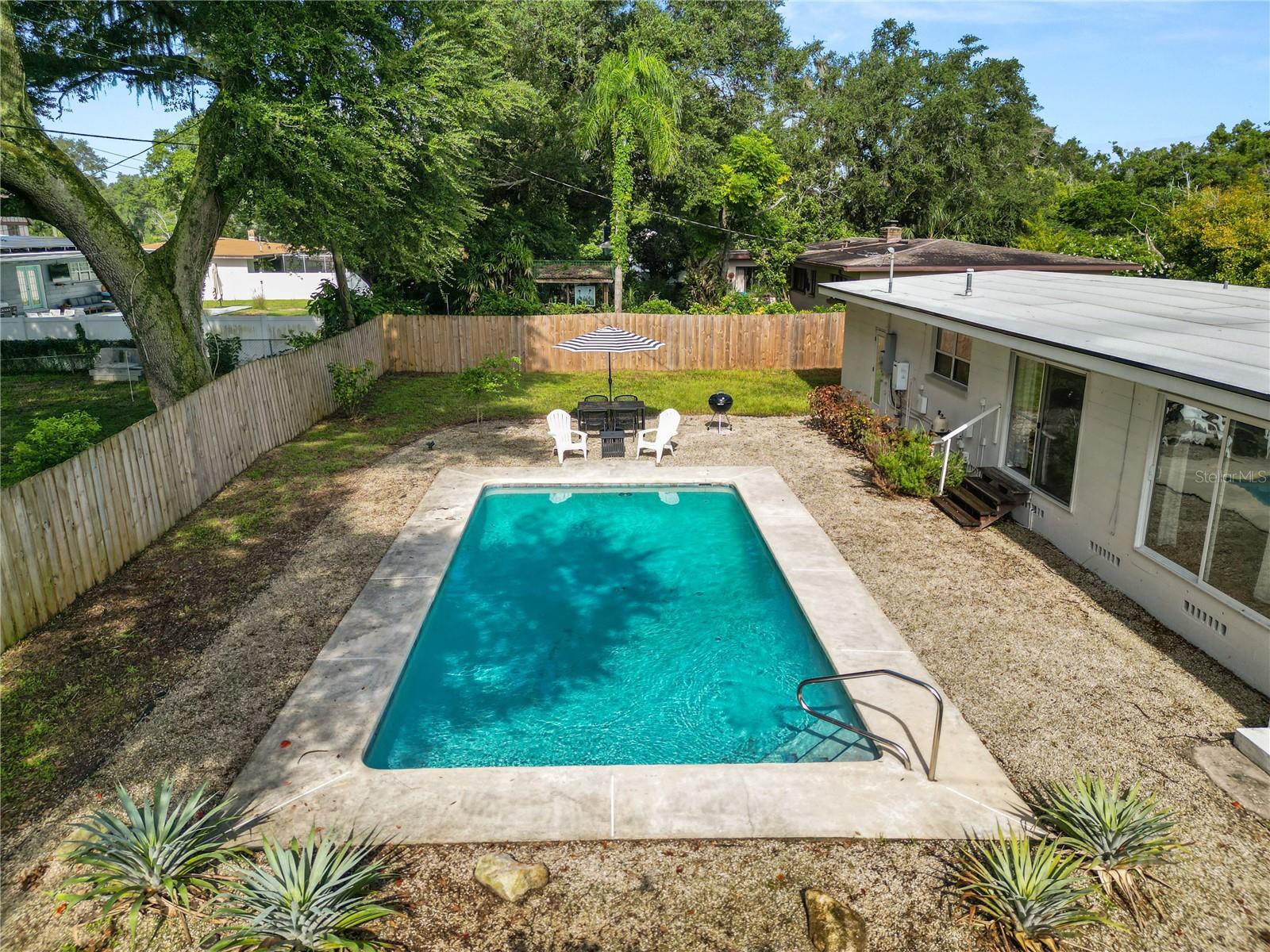 524 LOUISE DR