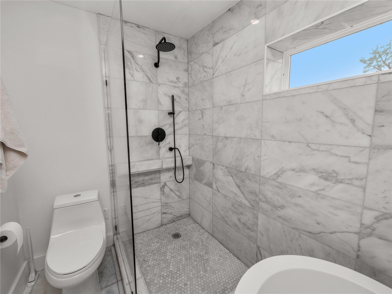 524 LOUISE DR