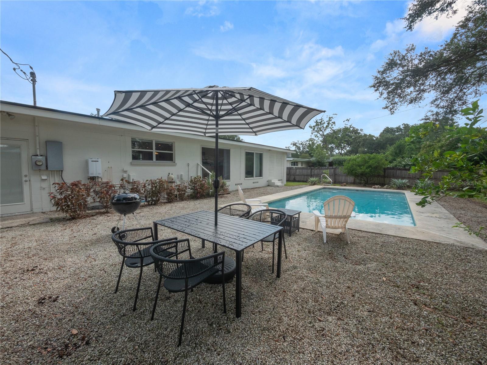 524 LOUISE DR