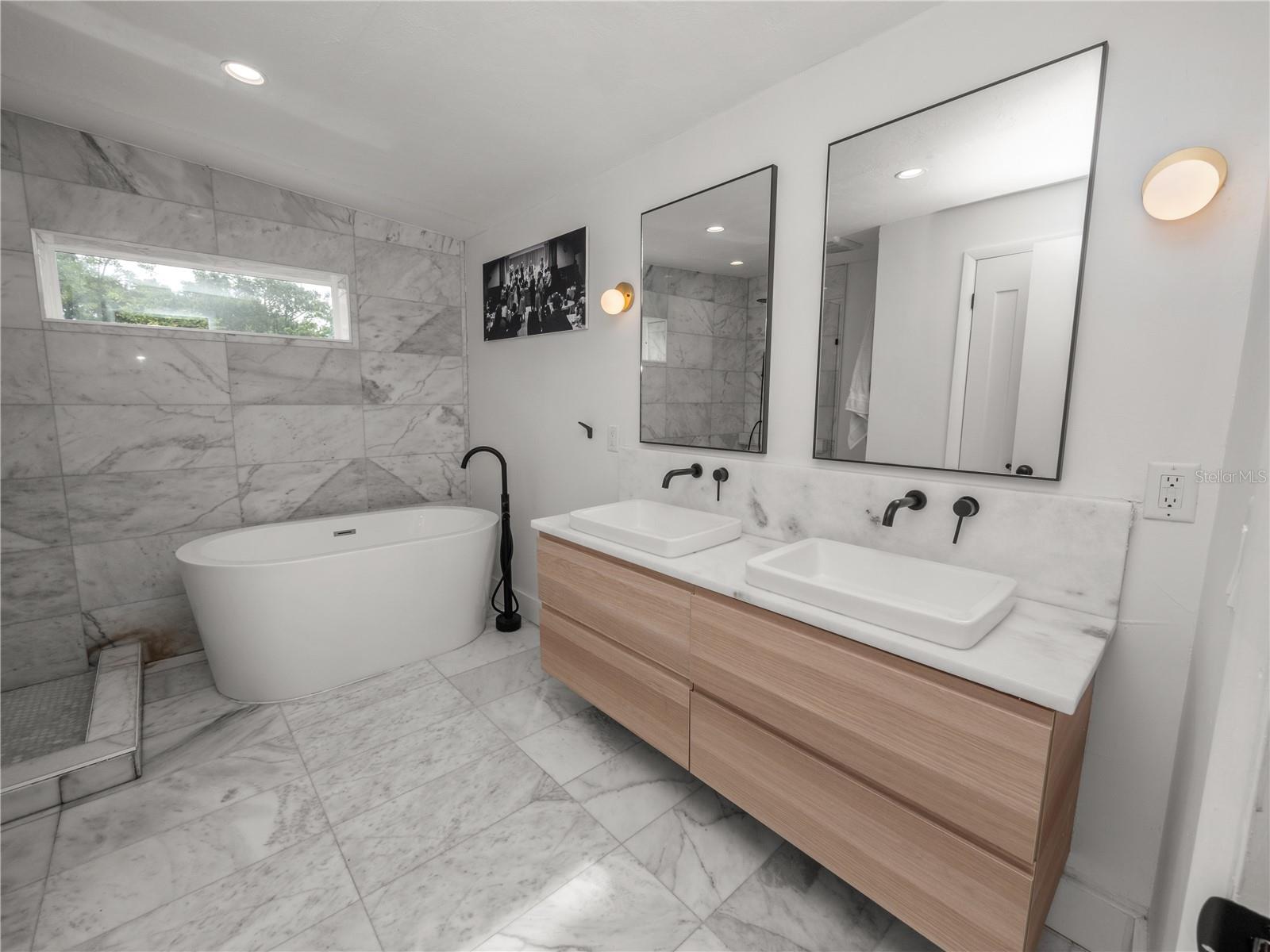 524 LOUISE DR