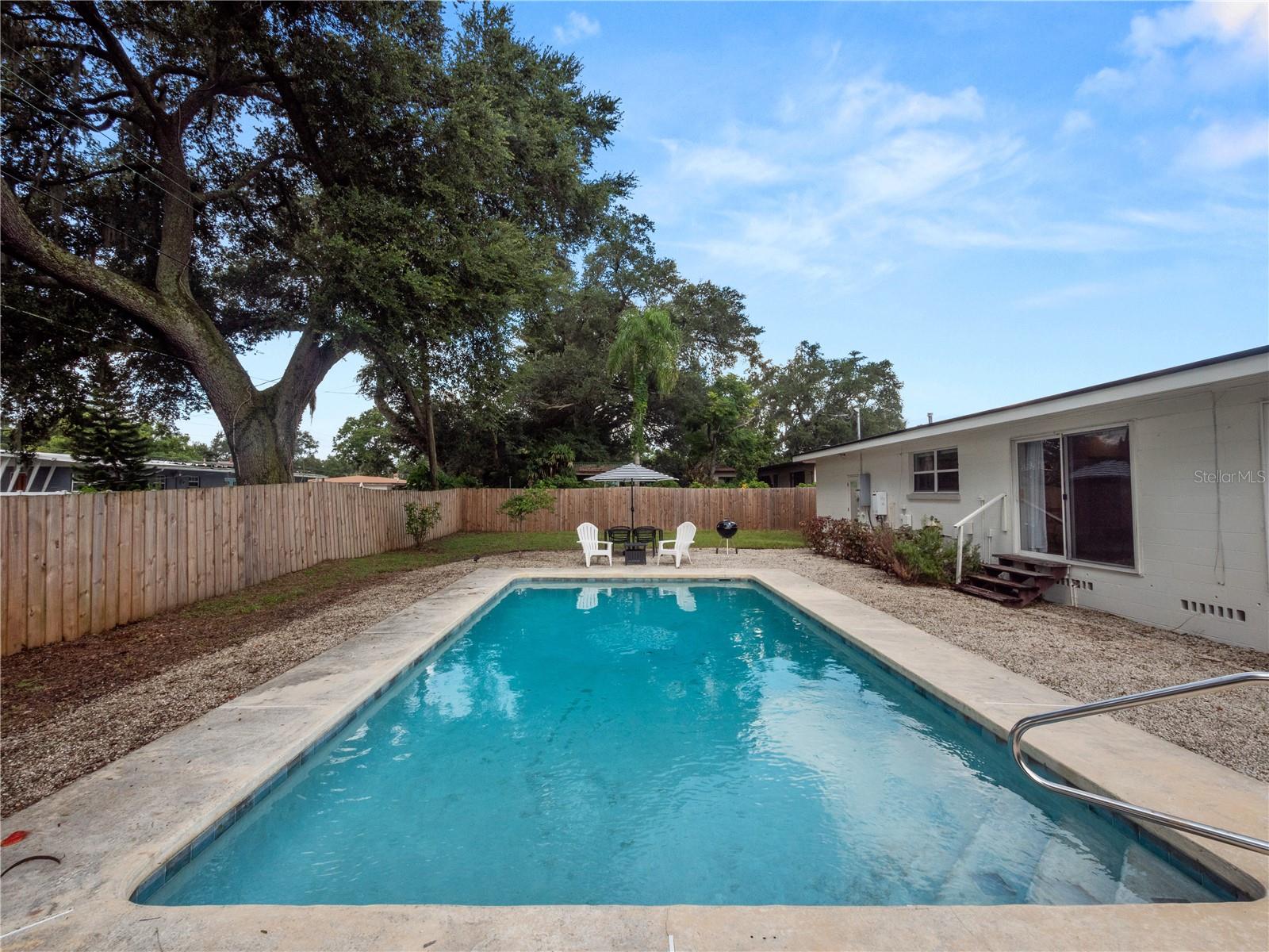 524 LOUISE DR