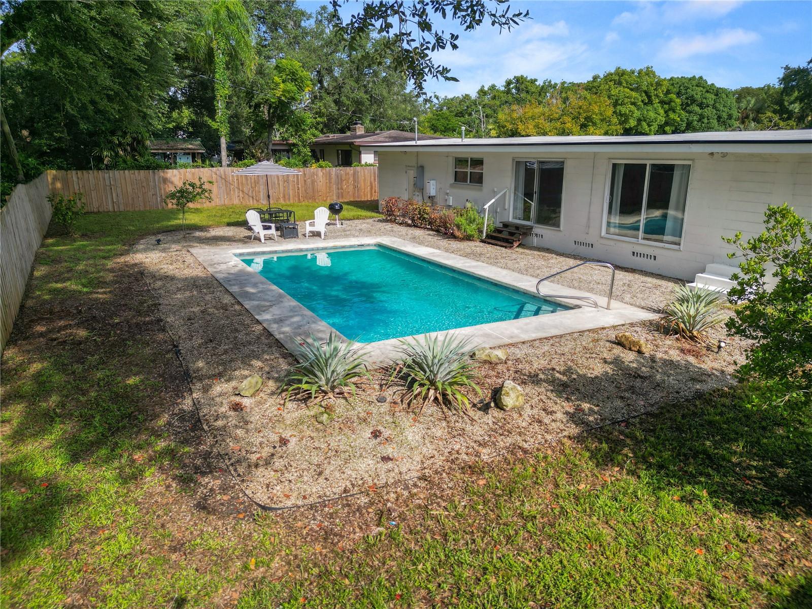 524 LOUISE DR