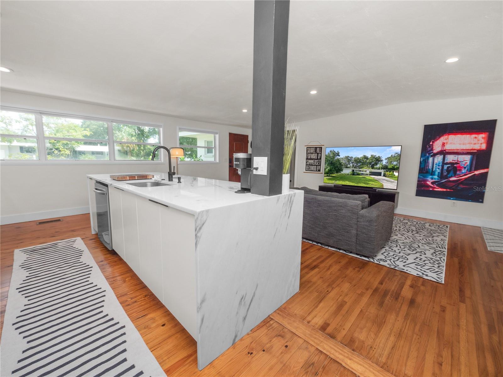 524 LOUISE DR