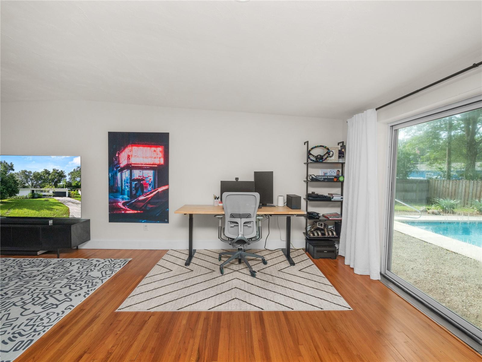 524 LOUISE DR