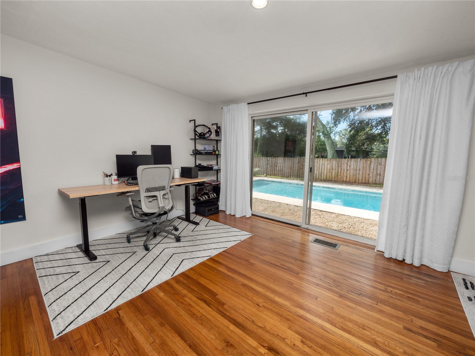 524 LOUISE DR