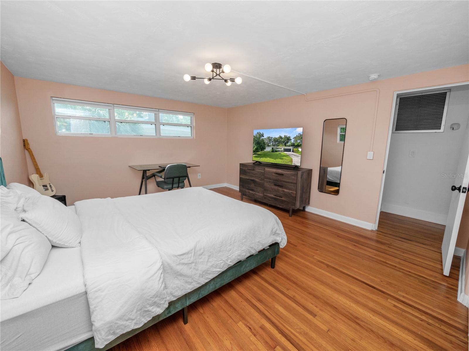 524 LOUISE DR