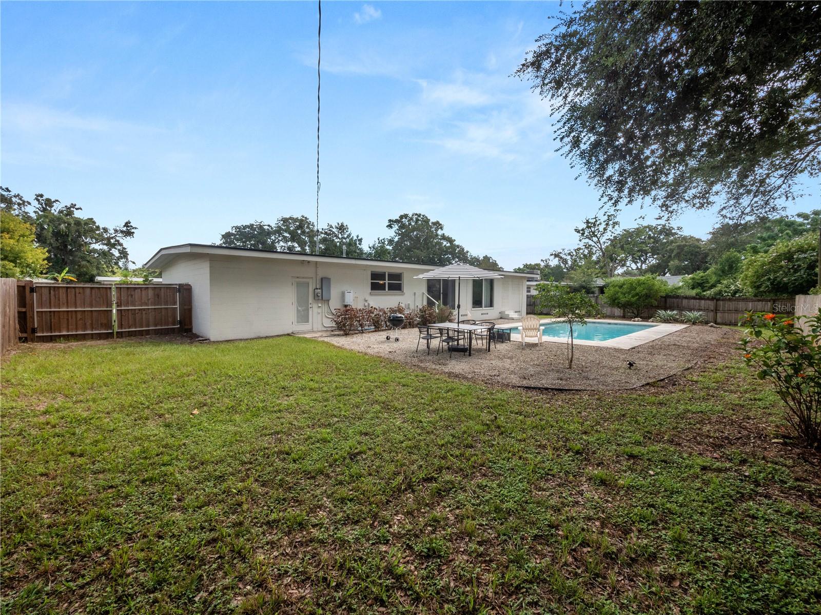 524 LOUISE DR