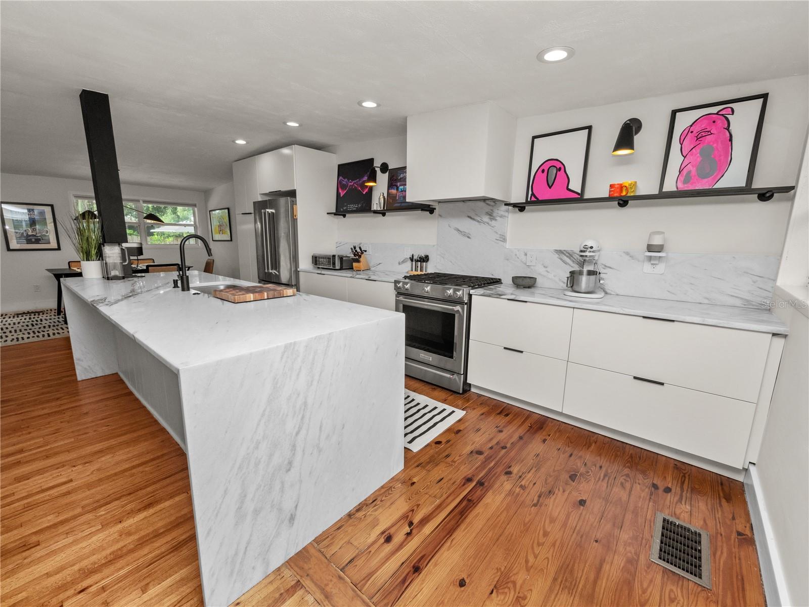 524 LOUISE DR