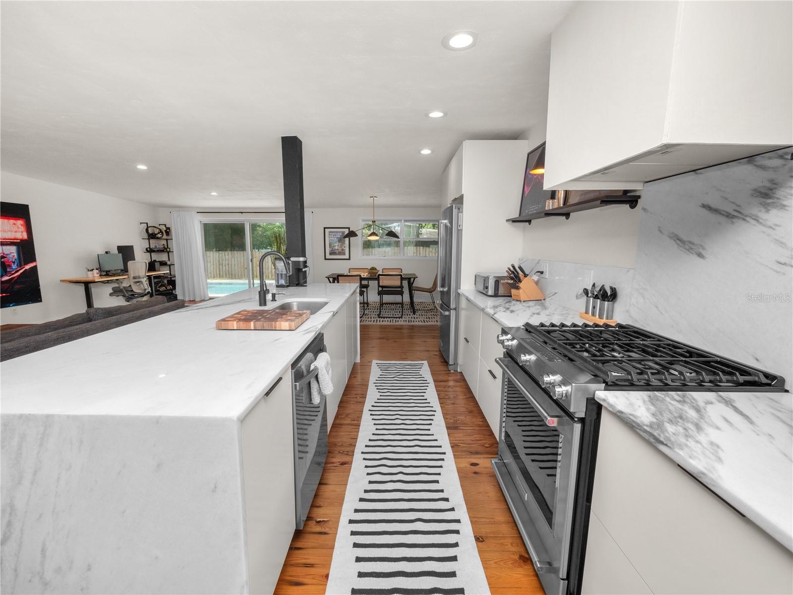 524 LOUISE DR