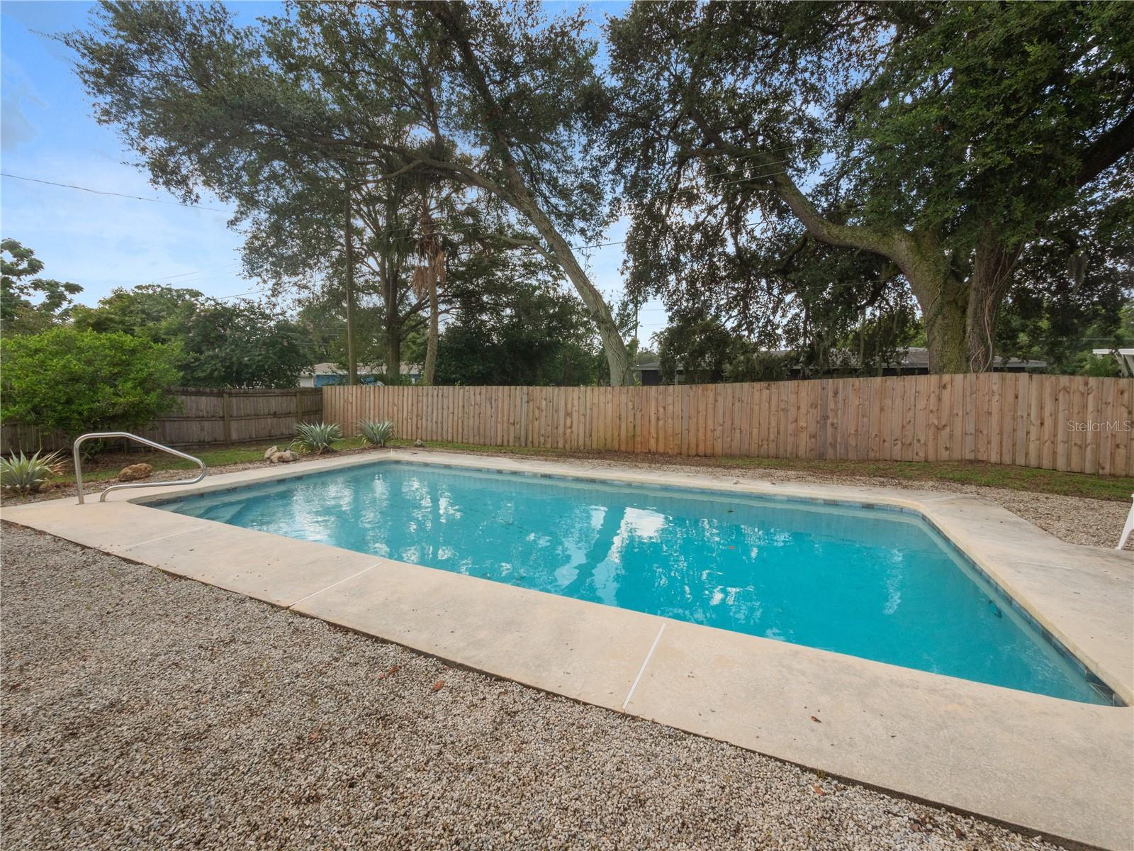 524 LOUISE DR