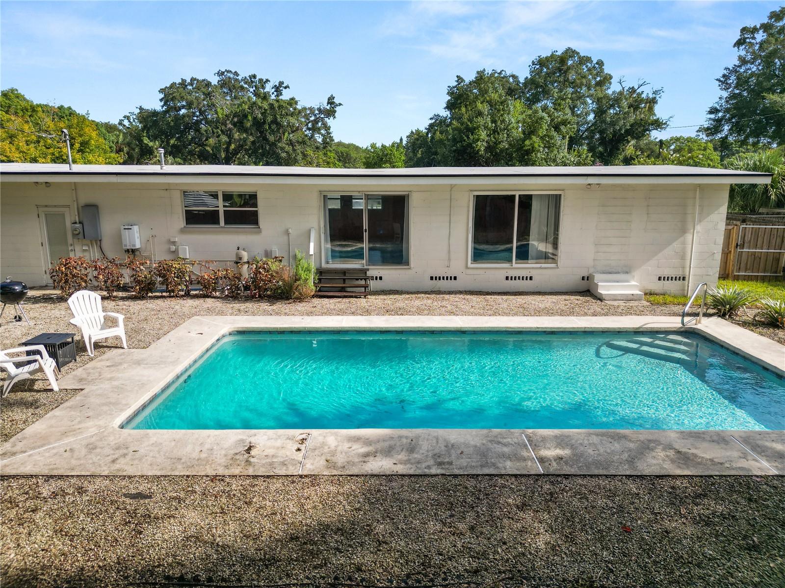 524 LOUISE DR